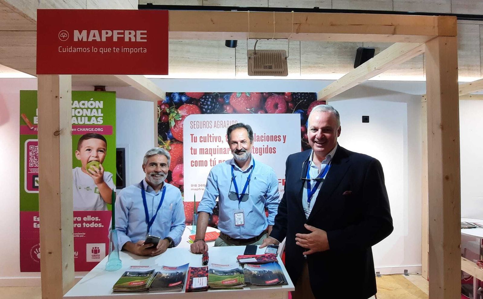 Más de medio centenar de empresas participan en el Congreso de Frutos Rojos