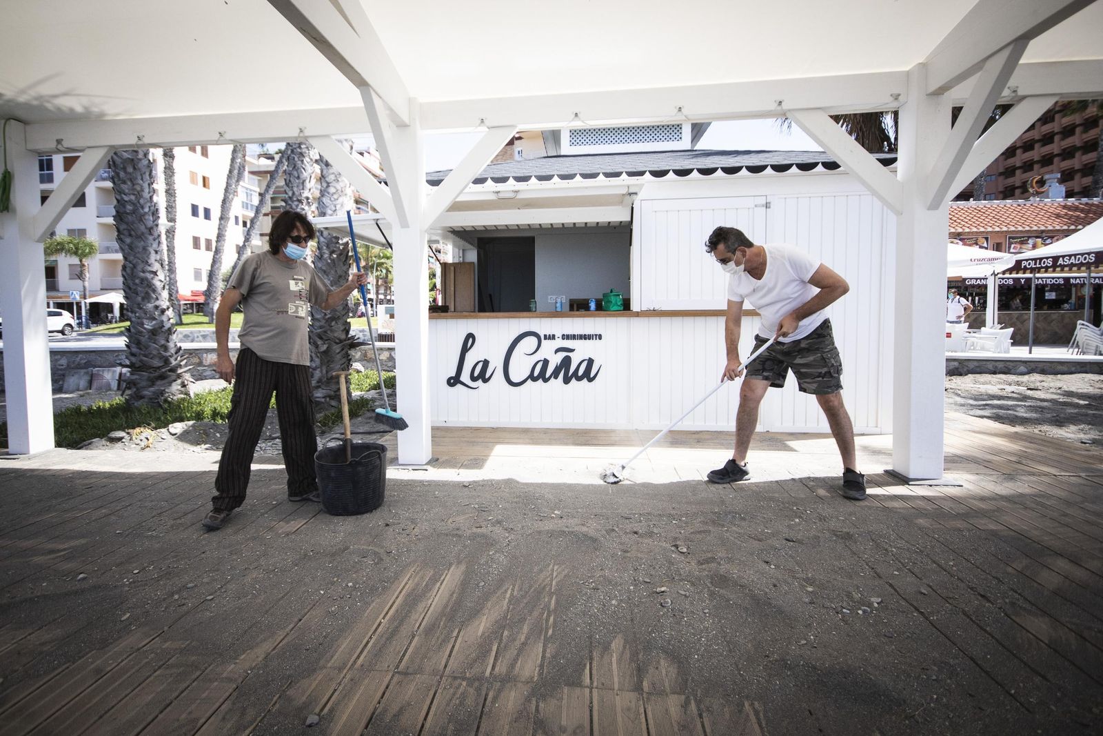 La Costa de Granada engalana sus playas para la fase 2
