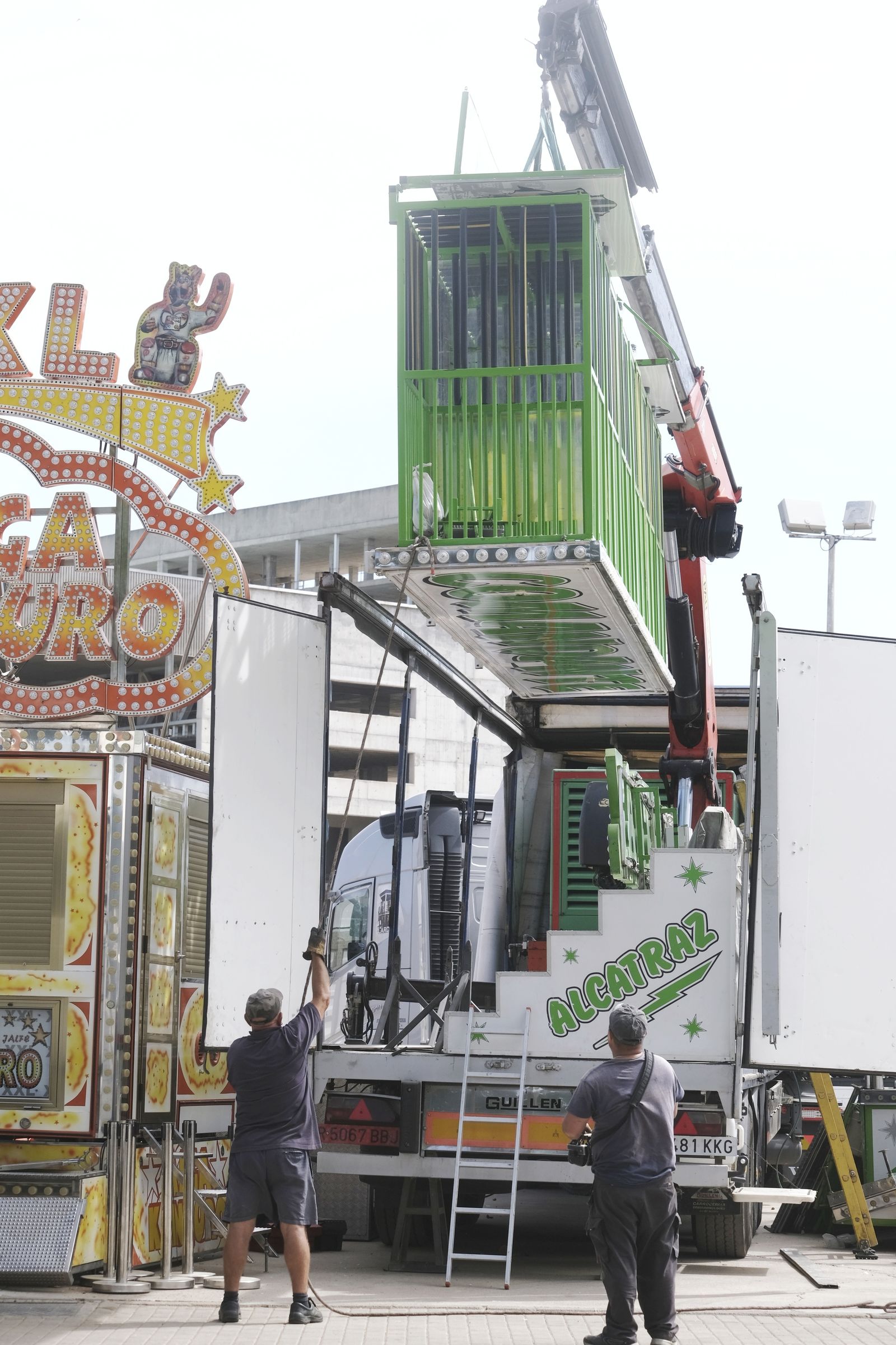 Adiós a la  Feria de Córdoba: El desmontaje de las casetas y las atracciones, en imágenes