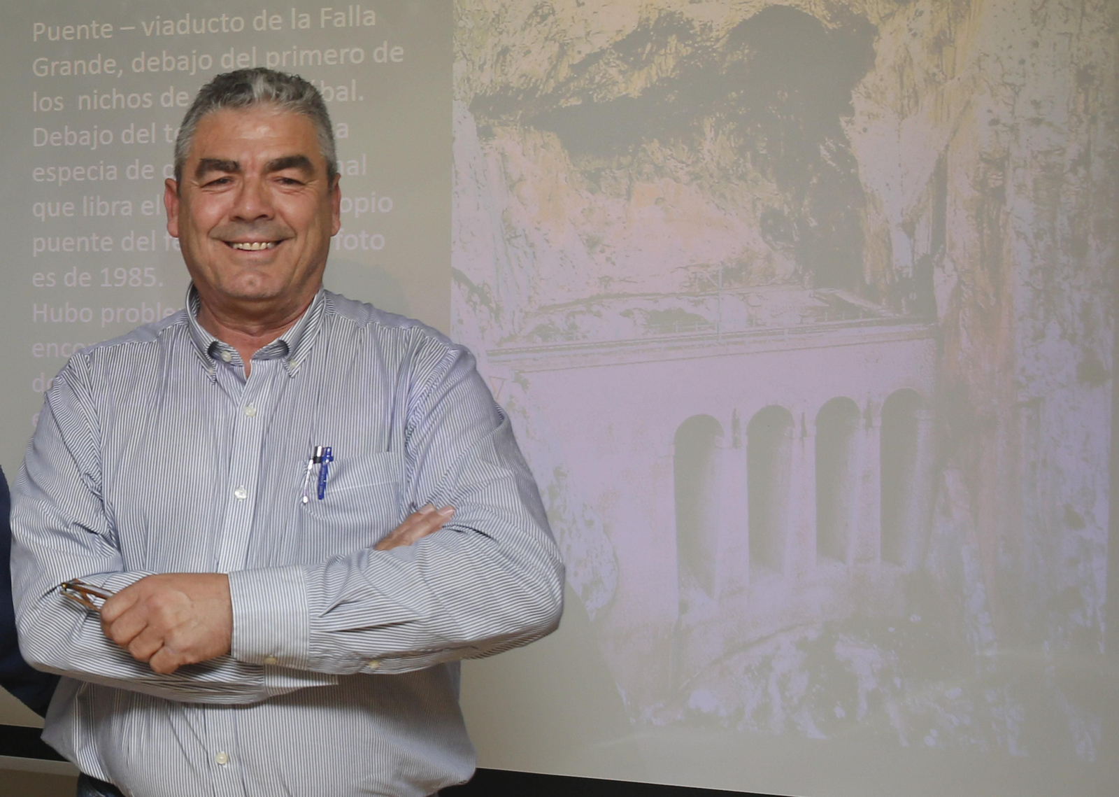 Clemente González ayer antes de la charla en la antigua Diputación Provincial de la Plaza de la Marina.