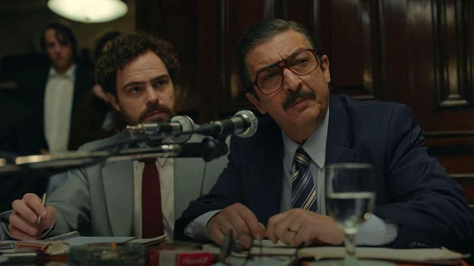 Peter Lanzani y Ricardo Darín en una imagen del filme.