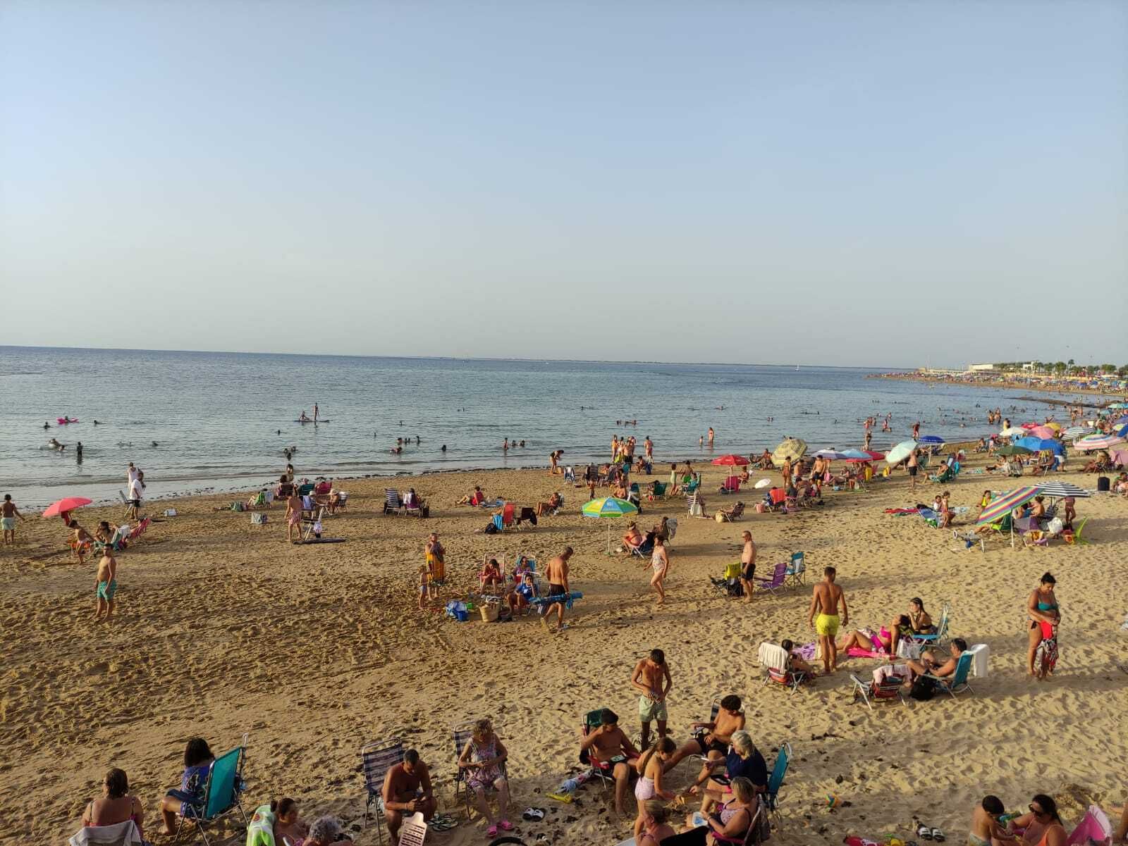 Vista de una de las playas de Chipiona desde el castillo.