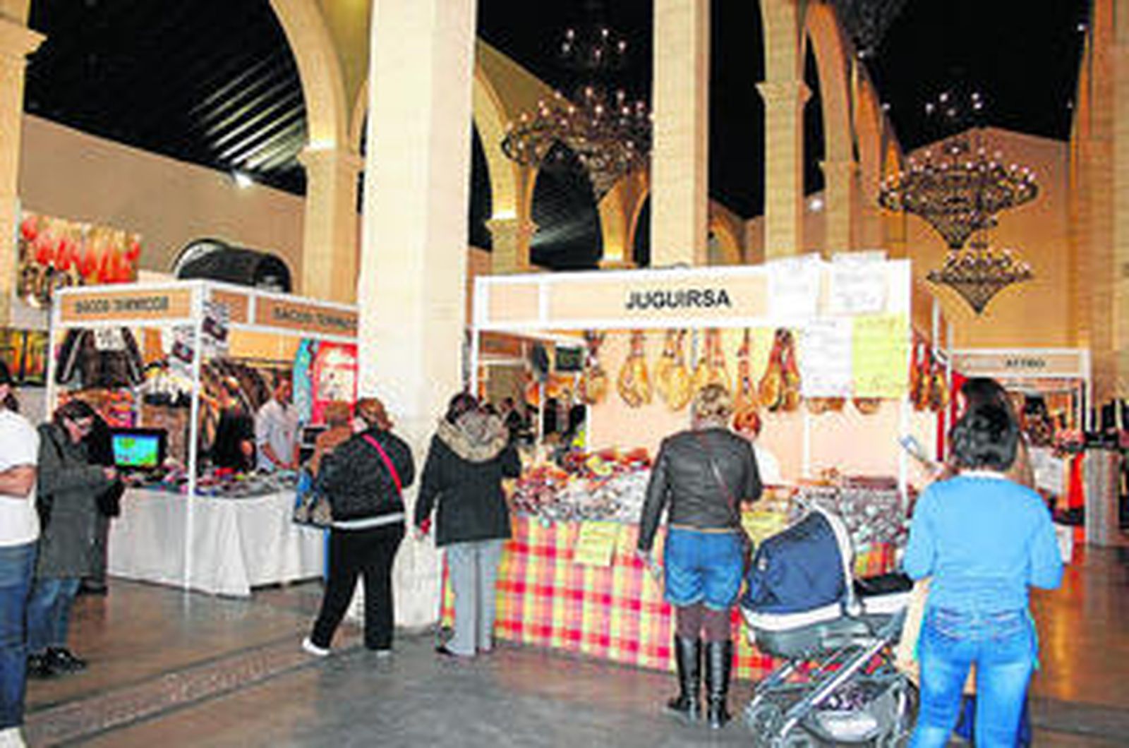 Muchos stands ofertan degustaciones gratuitas de sus variados productos a los visitantes.