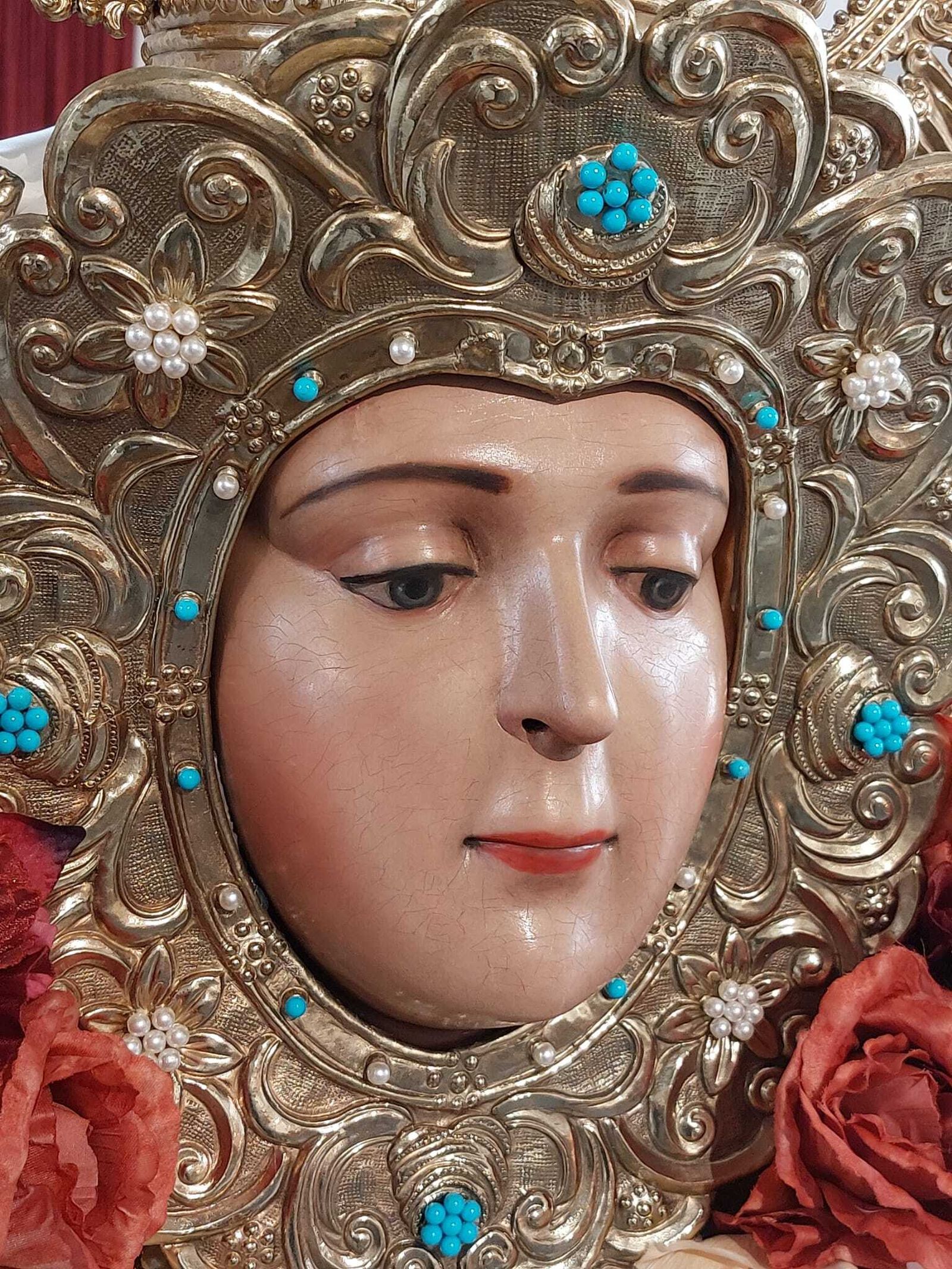 Primer plano de la Virgen del Rocío de Montequinto