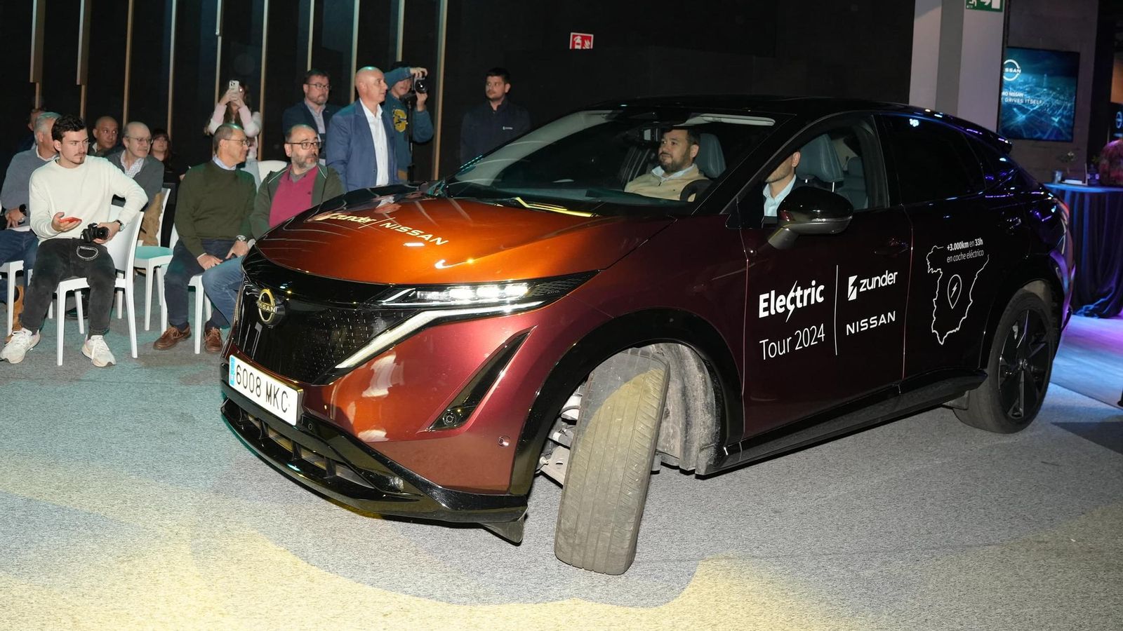 Con el apoyo de Zundeer, Nissan puso en marcha la segunda vuelta a España con uno de sus coches eléctricos. Con el apoyo de Zundeer, Nissan puso en marcha la segunda vuelta a España con uno de sus coches eléctricos.