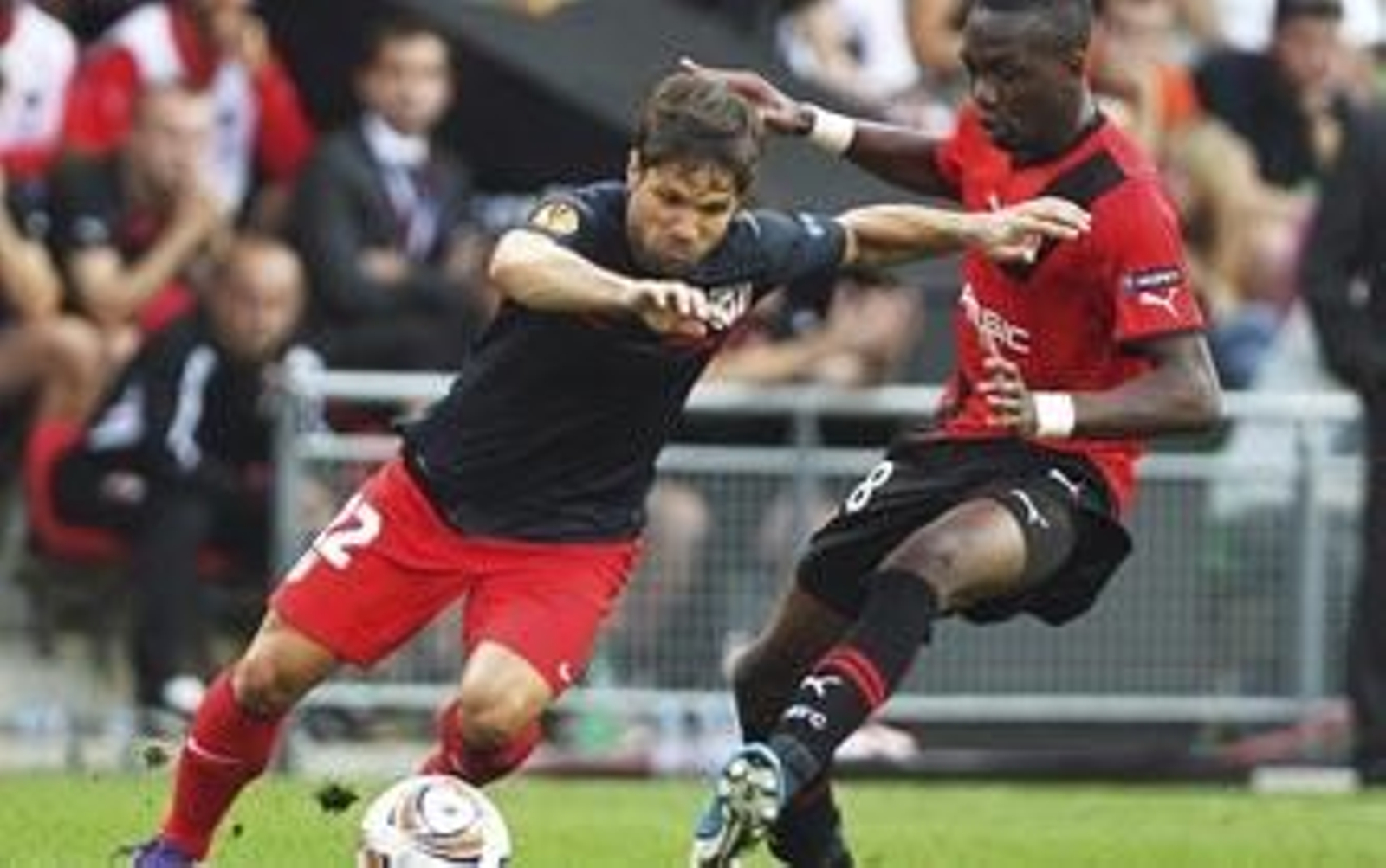 Juanfran salva el liderato (1-1)