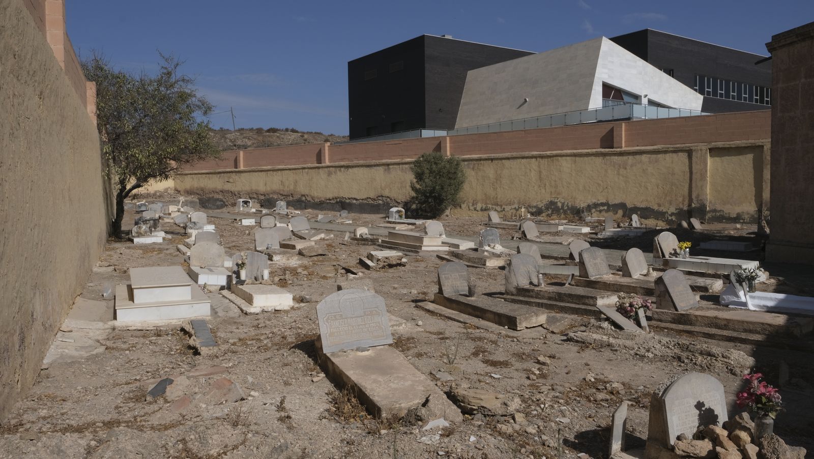 Imágenes del Día de Todos los Santos en el Cementerio de San José de Almería