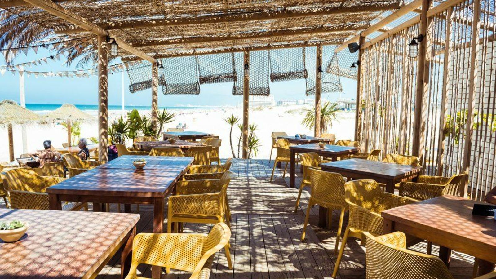 El Nahú Beach en la playa de Cortadura.