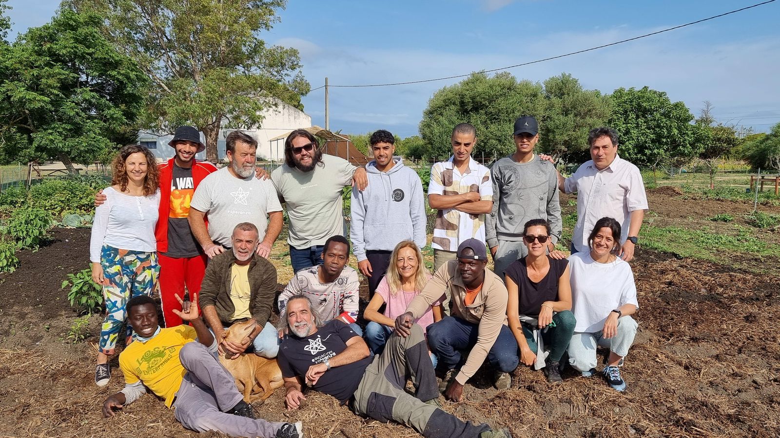 José González y Rocío Martínez junto a usuarios y voluntarios de la Fundación José González y Rocío Martínez junto a usuarios y voluntarios de la Fundación