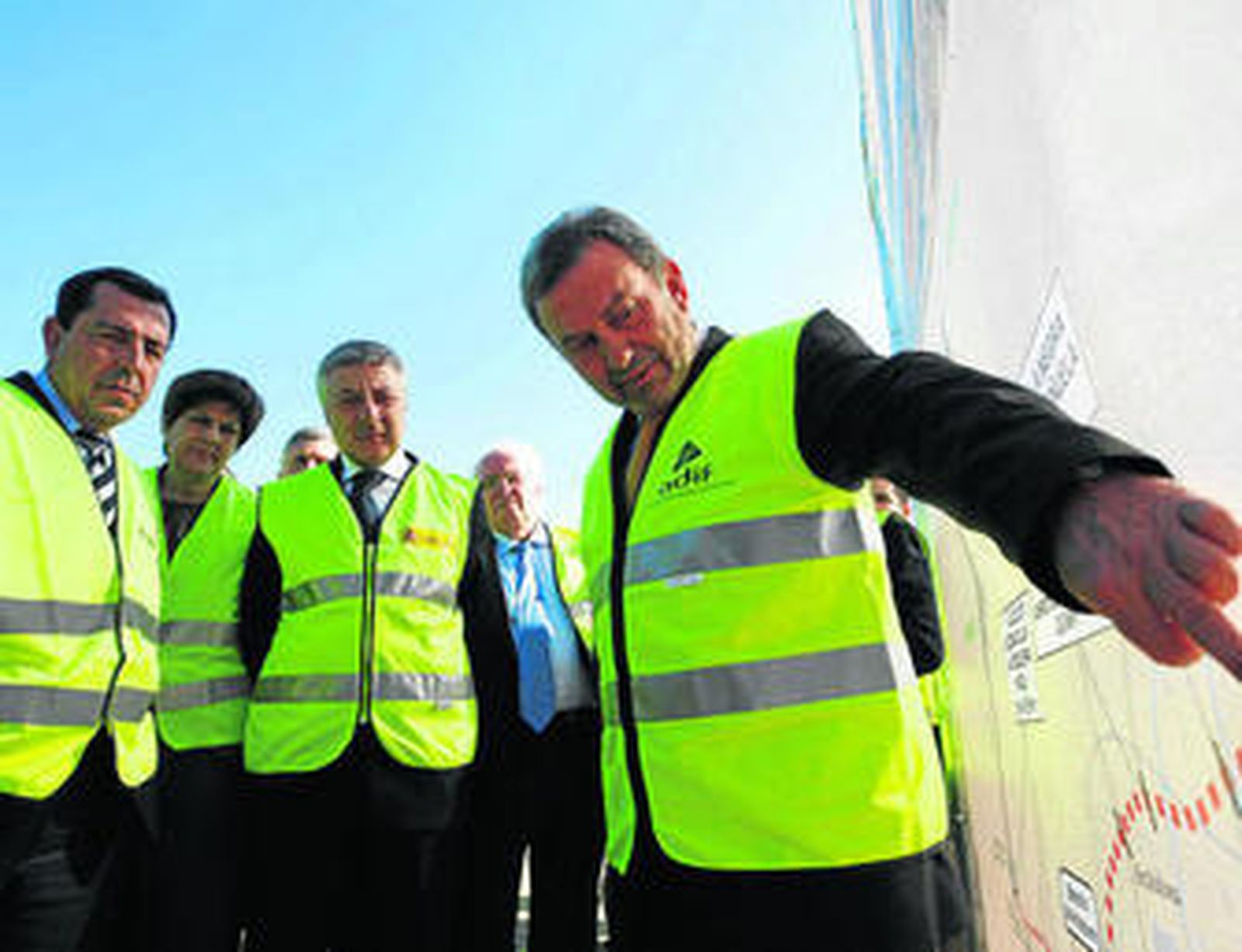 El ministro inició su visita en Bobadilla y la finalizó en el tramo Pinos Puente-Granada.