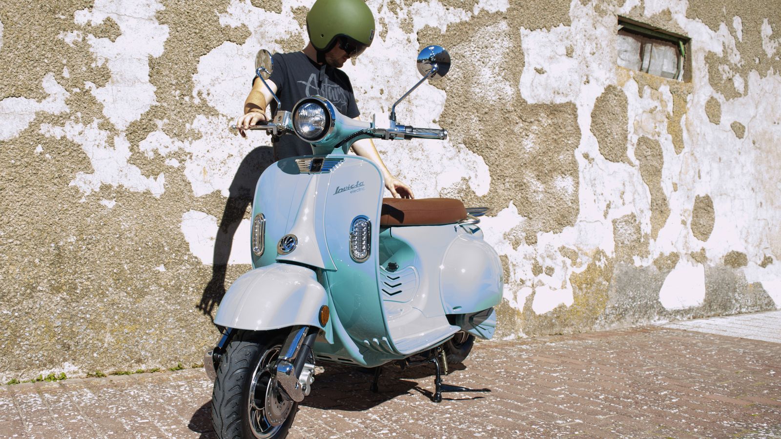 Con la Rueda la propuesta de Invicta es genuinamente vintage con el estilo de las Vespa de los 60.