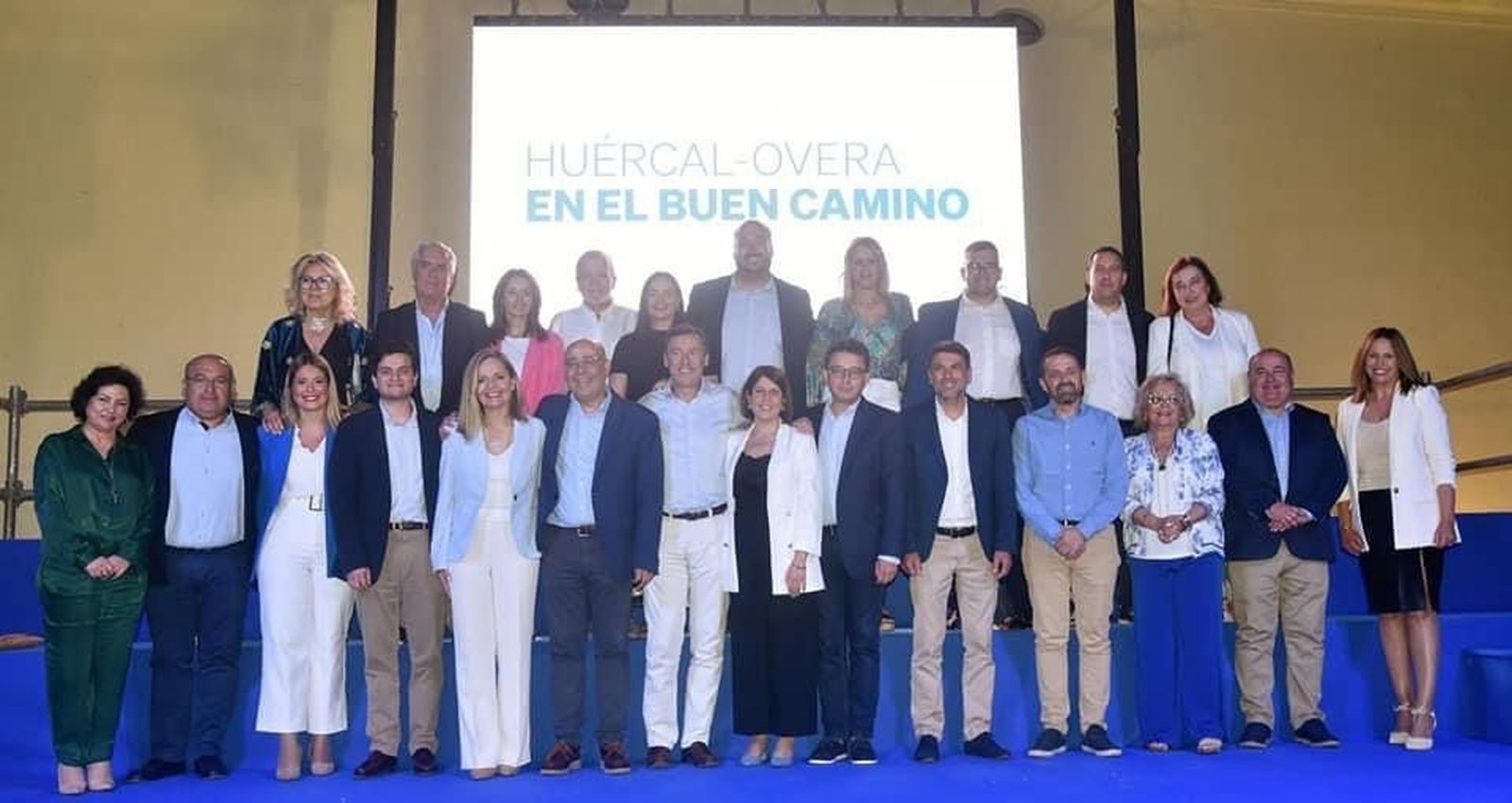 Domingo Fernández con todo su equipo