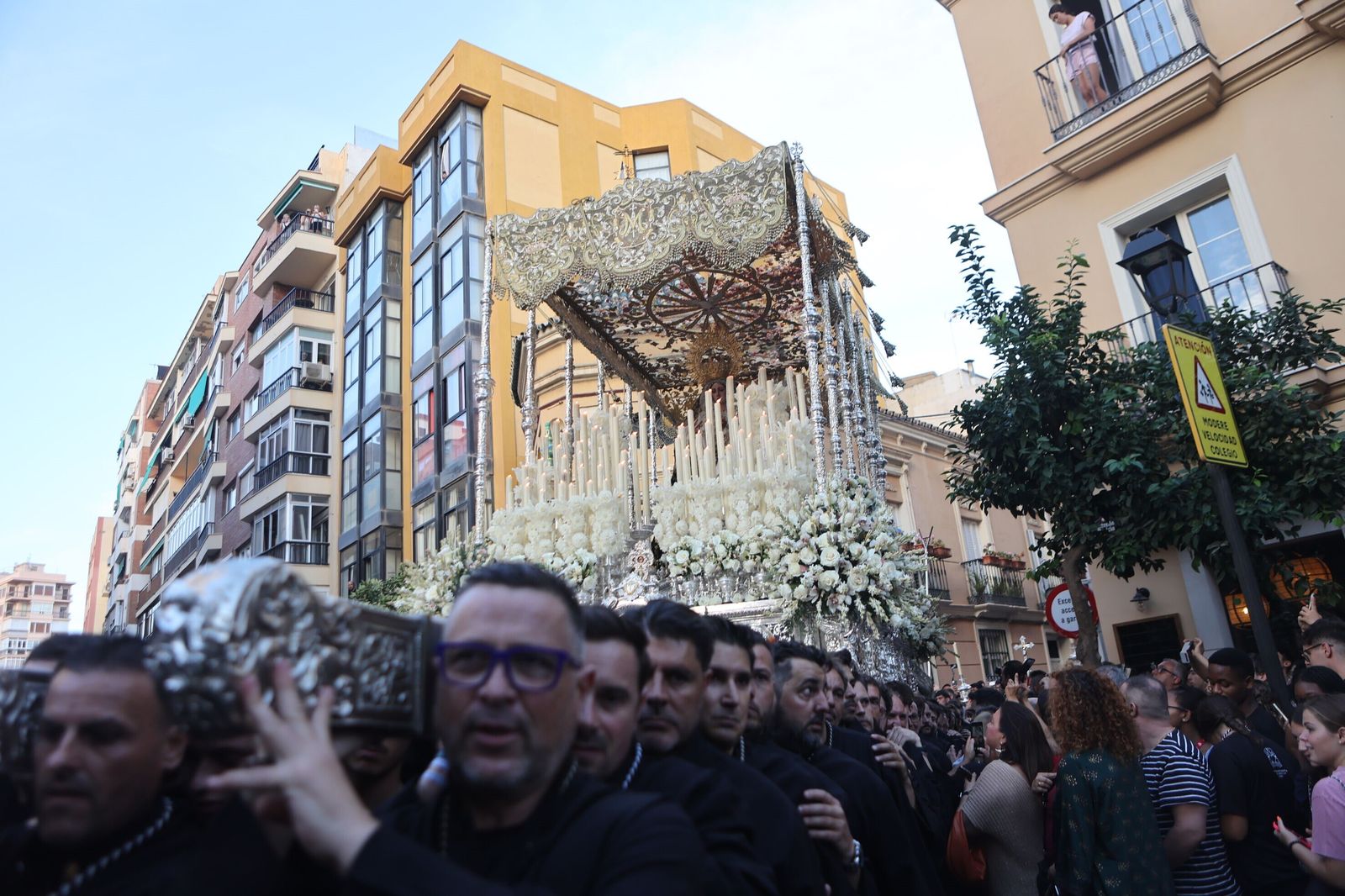 Las fotos de la procesión de Nuestra Señora de la Caridad por el barrio de la Victoria