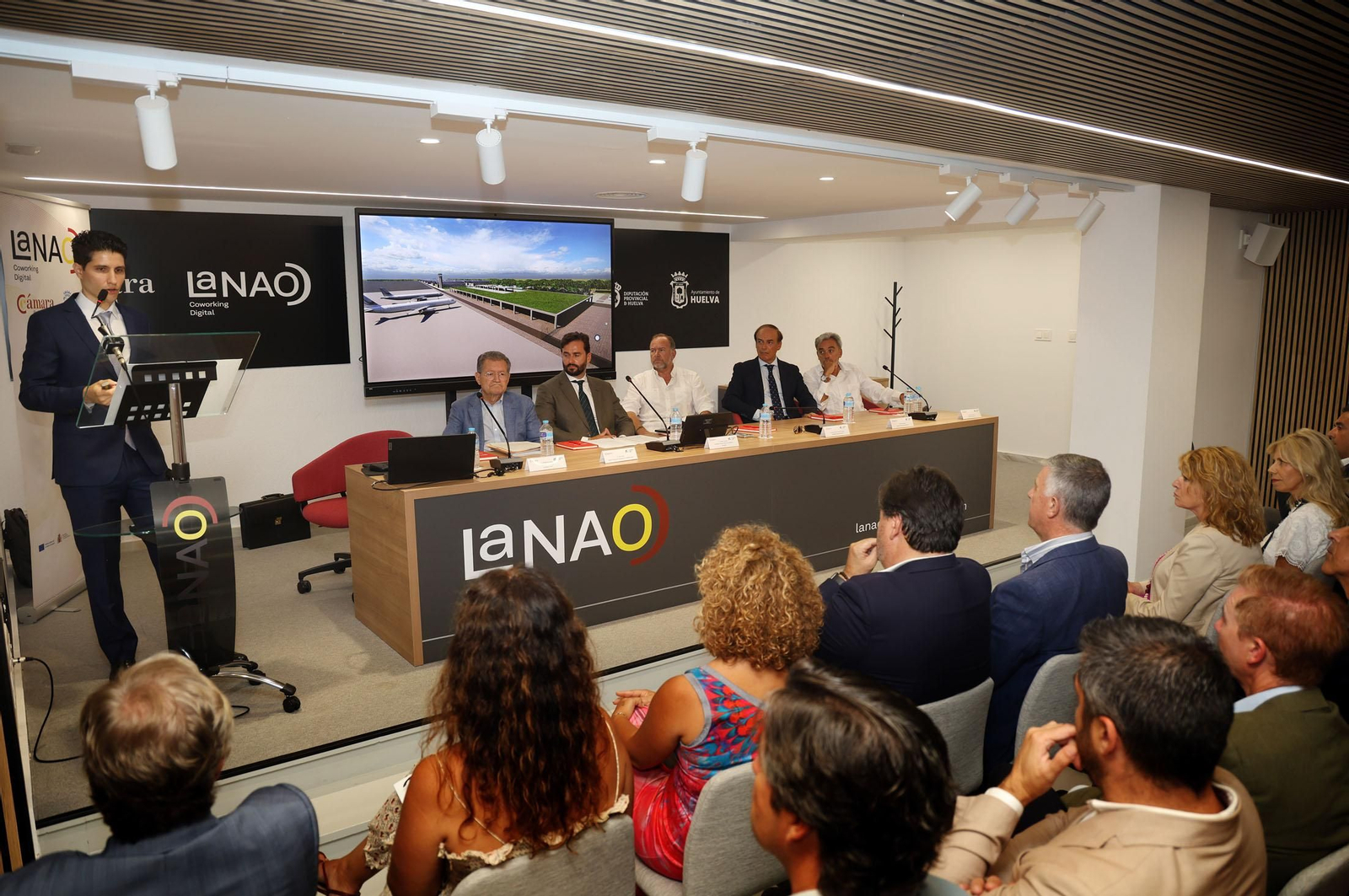 Fotógrafo ALBERTO DOMÍNGUEZ. La Nao, Aeropuerto. Huelva (71).JPG