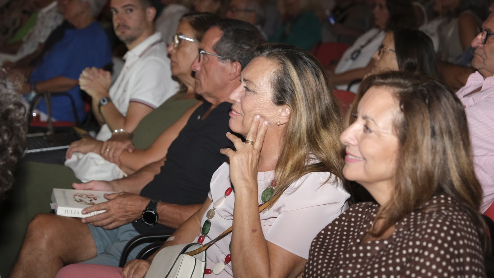 Imágenes de Diario de los Libros en Mojácar, con la escritora Julia Navarro
