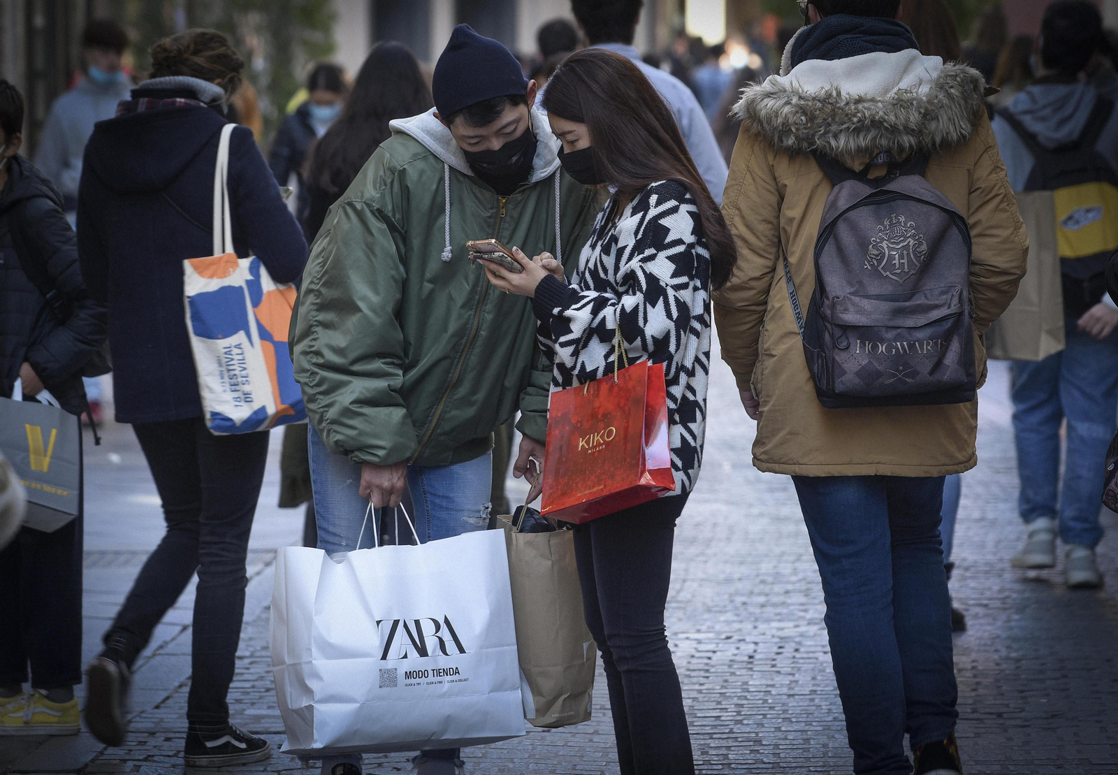 Las calles de Sevilla se llenarán durante este puente.