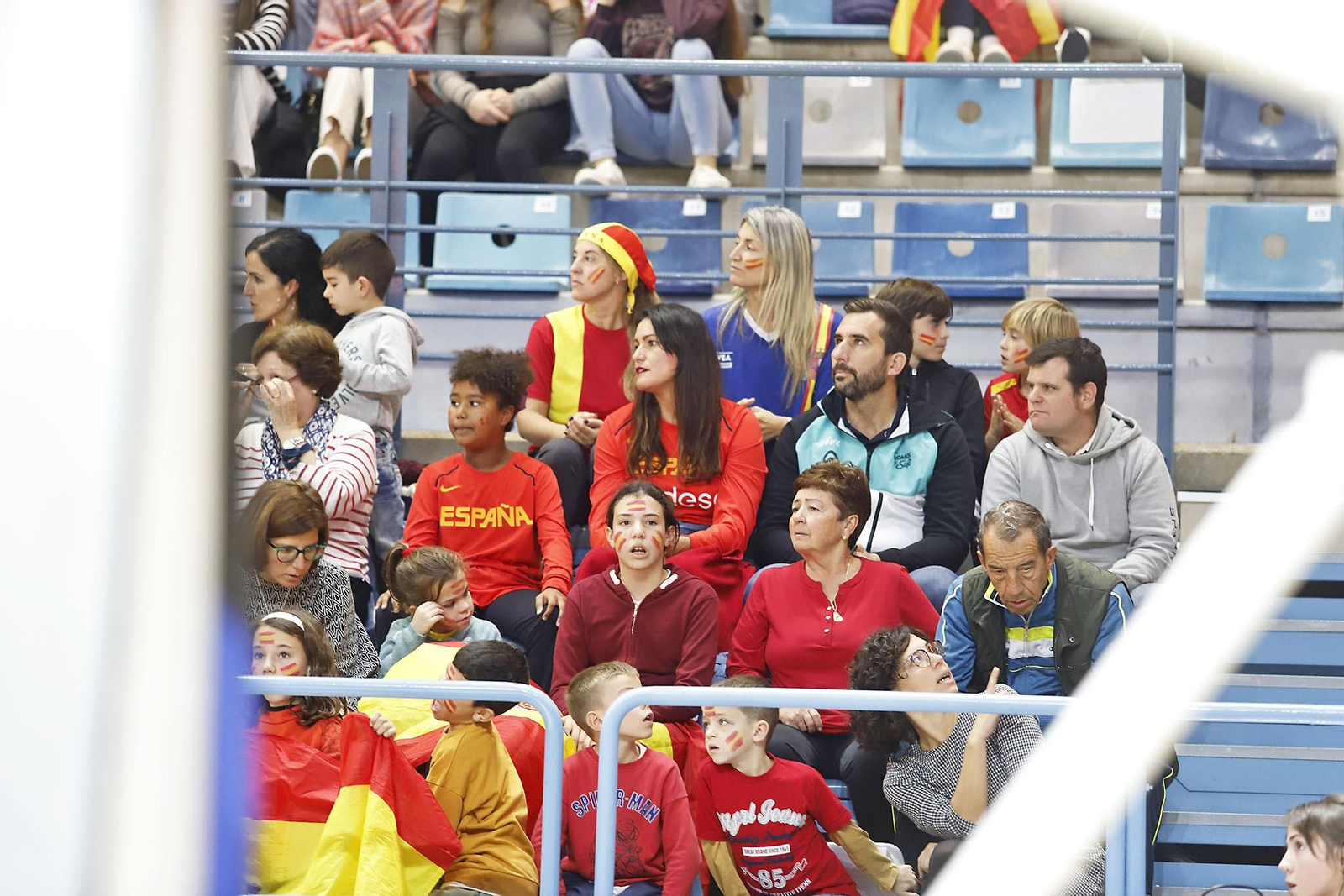 Ambiente en las gradas en el partido de la selección Española femenina de baloncesto contra Islnadia