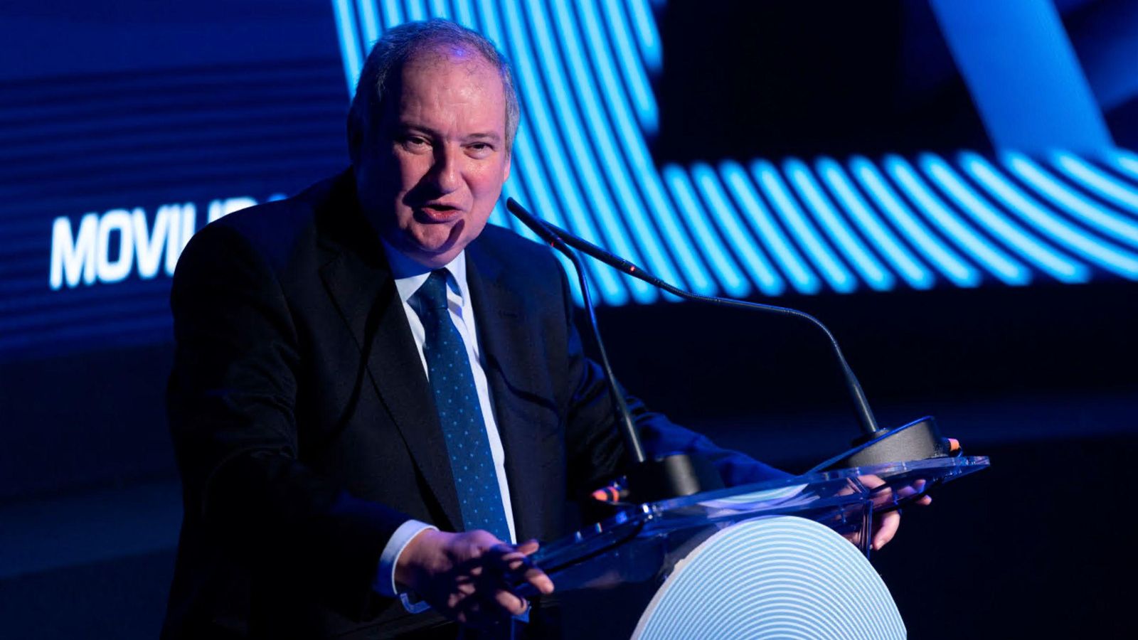 El ministro de Industria y Turismo, Jordi Hereu, hizo mención a la necesidad de transformación, así como al apoyo que el Gobierno está dando al sector industrial automotriz.