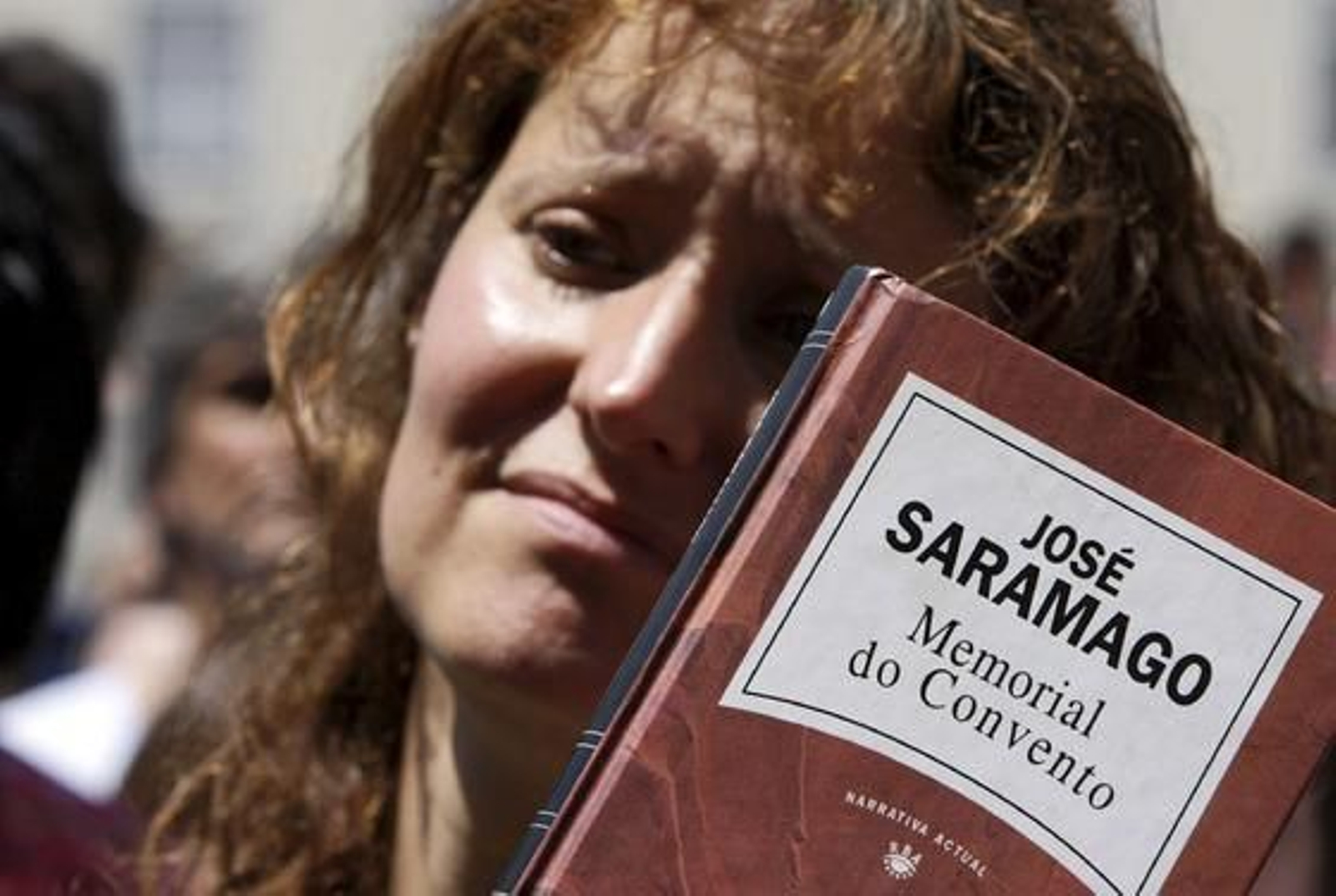 Intelectuales, políticos y cientos de portugueses se despiden del escritor.

Foto: EFE/ AFP/ Reuters