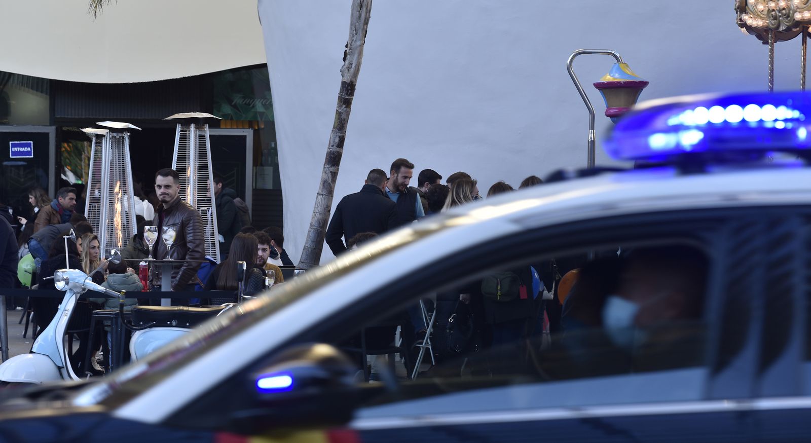 Sábado de ambiente, y encendido de luces de Navidad en Sevilla