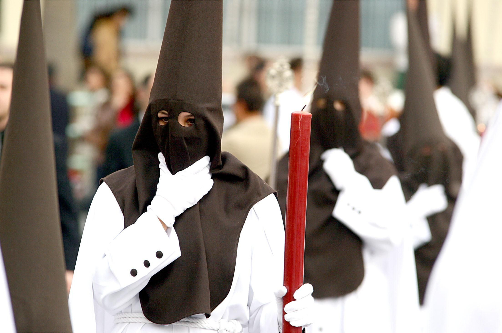 Los nazarenos también deben cuidar sus pies.