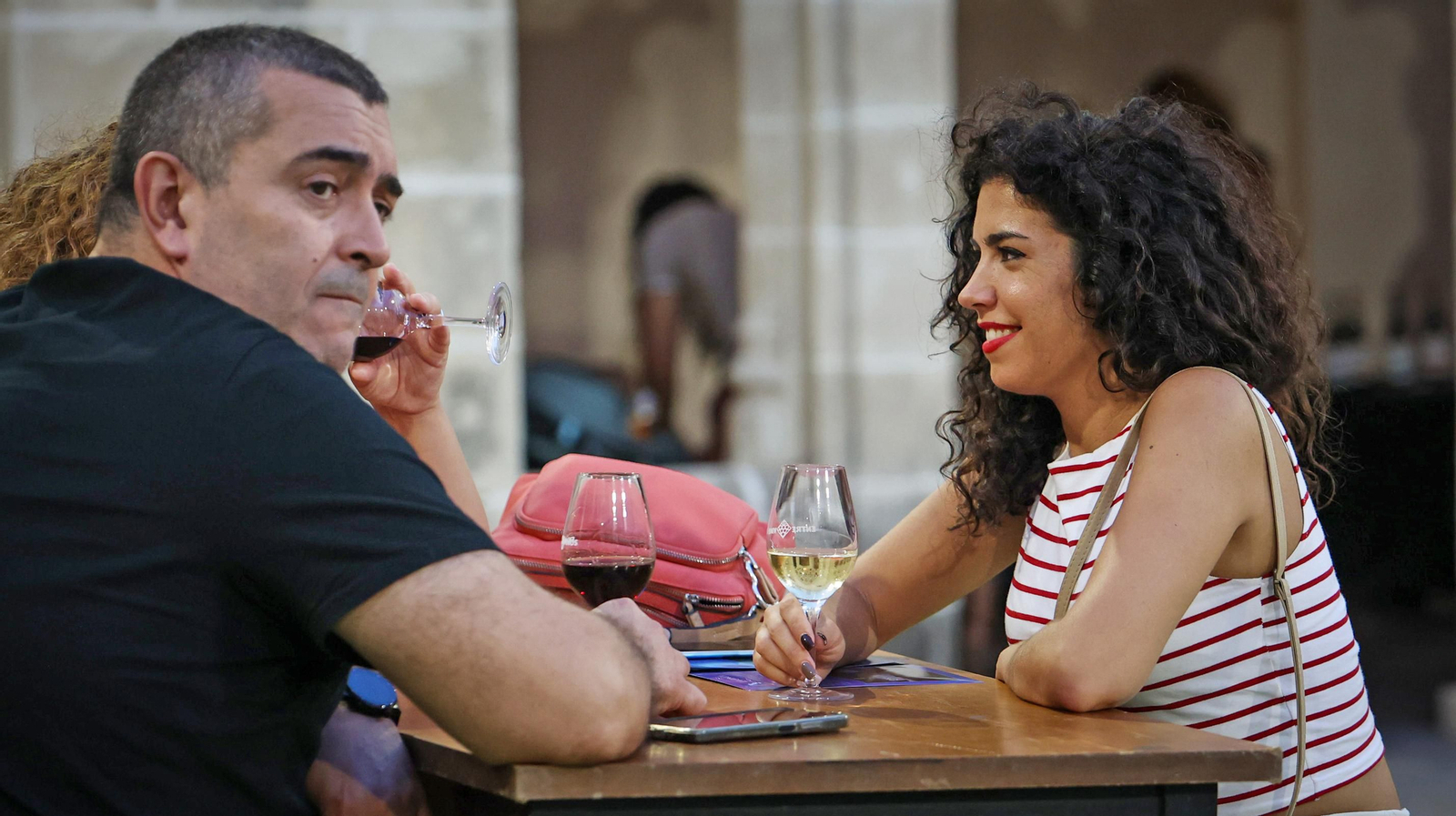 Éxito de 'Entrevinos tintos y blancos' en los Claustros de Jerez