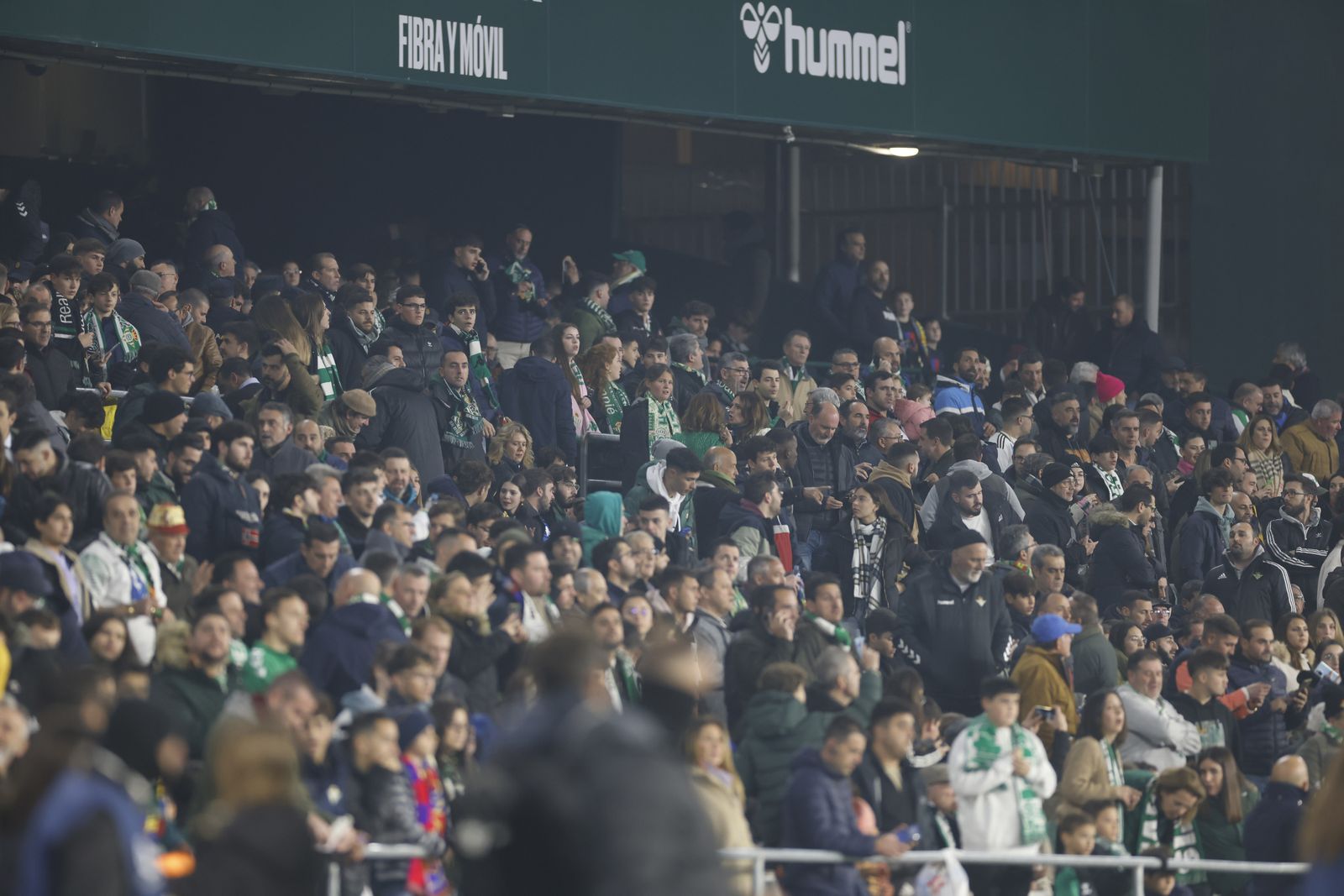 Búscate en las fotos del Betis-Barcelona