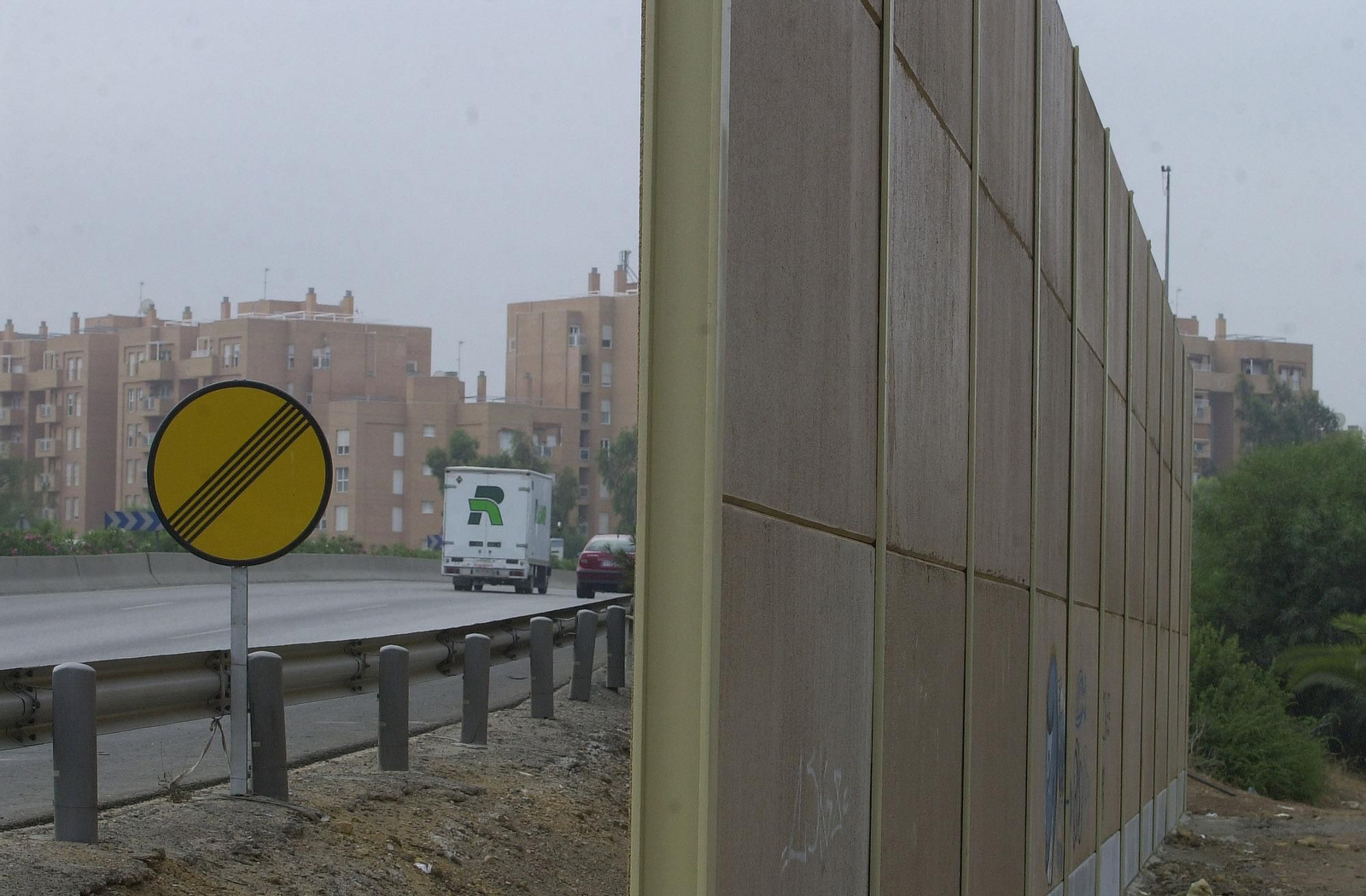 Imagen de archivo de una sucesión de pantallas acústicas