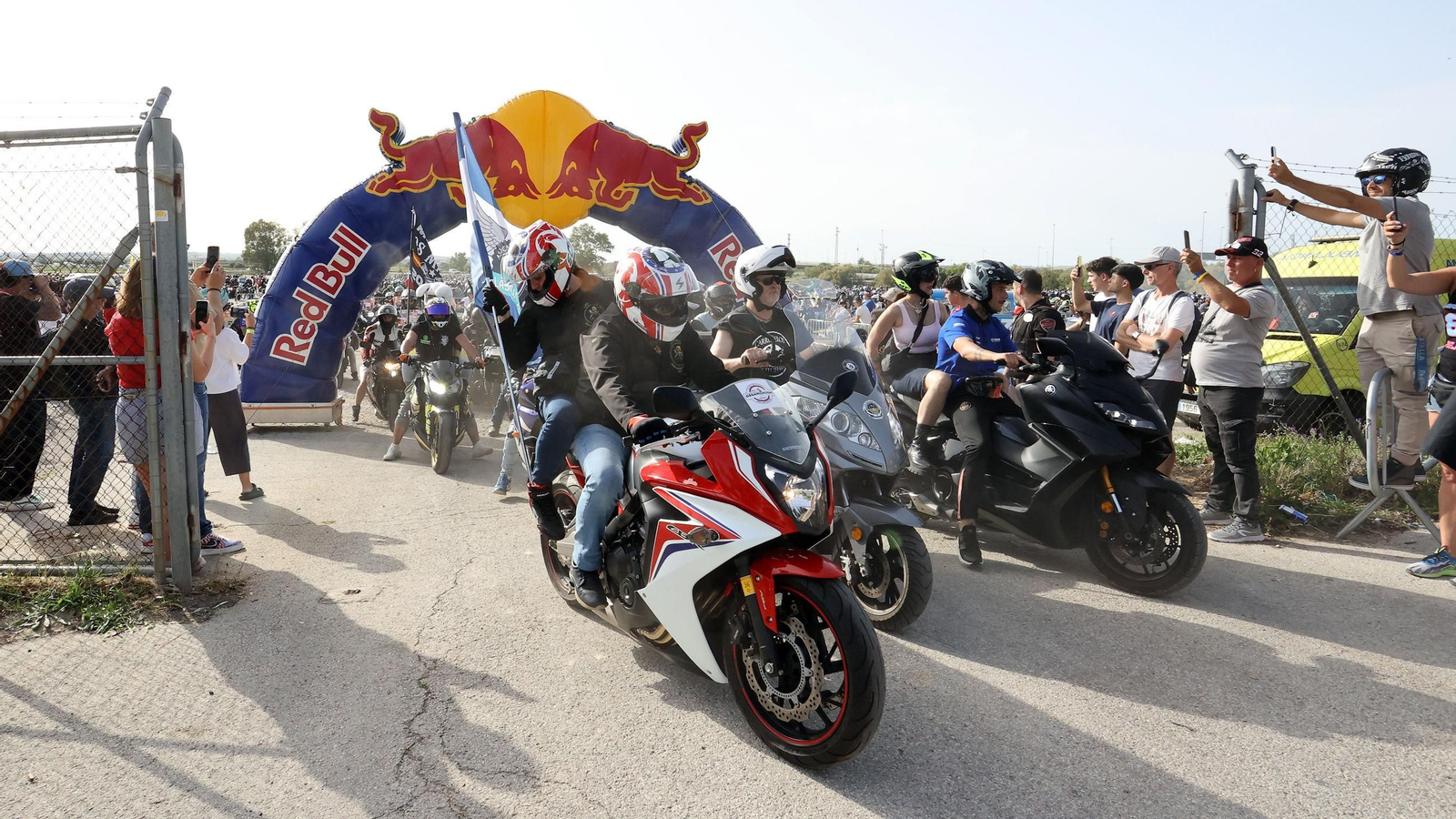 Salida de la caravana motera desde el Circuito de Jerez - Ángel Nieto Salida de la caravana motera desde el Circuito de Jerez - Ángel Nieto