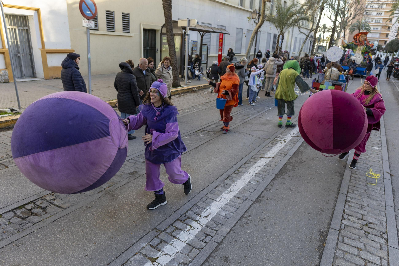Las imágenes de la Cabalgata del Humor del Carnaval de Cádiz 2025