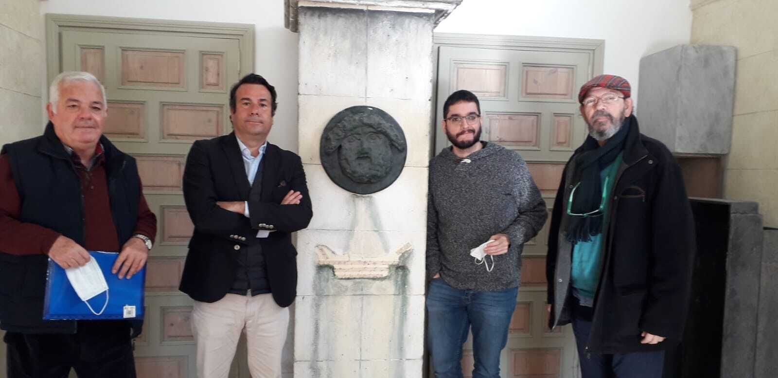 El representante de la Fundación Osborne, Iván Llanza, con directivos de Balbo en la Bodega de Mora.