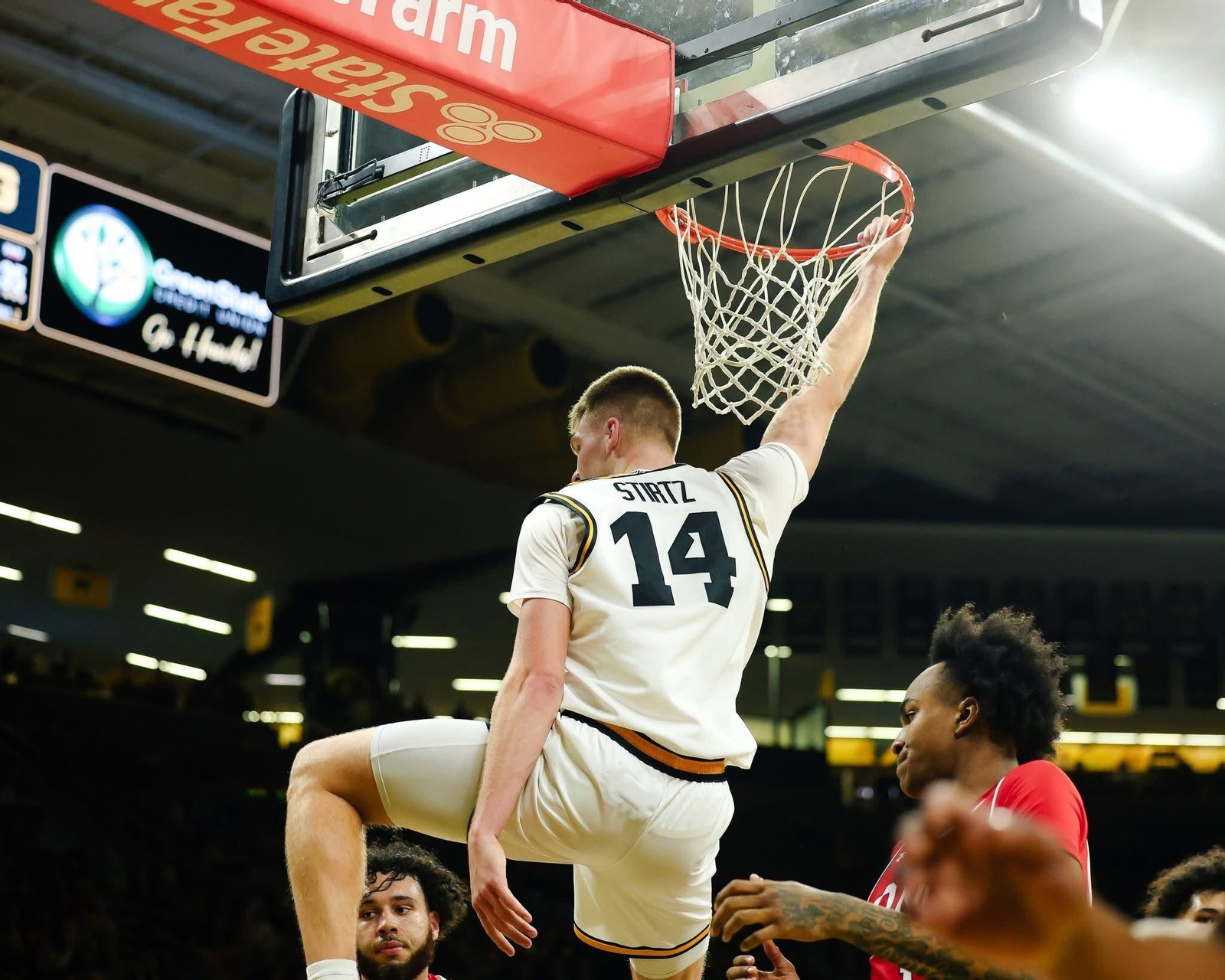 Buen arranque de Álvaro Folgueiras en la NCAA con Iowa