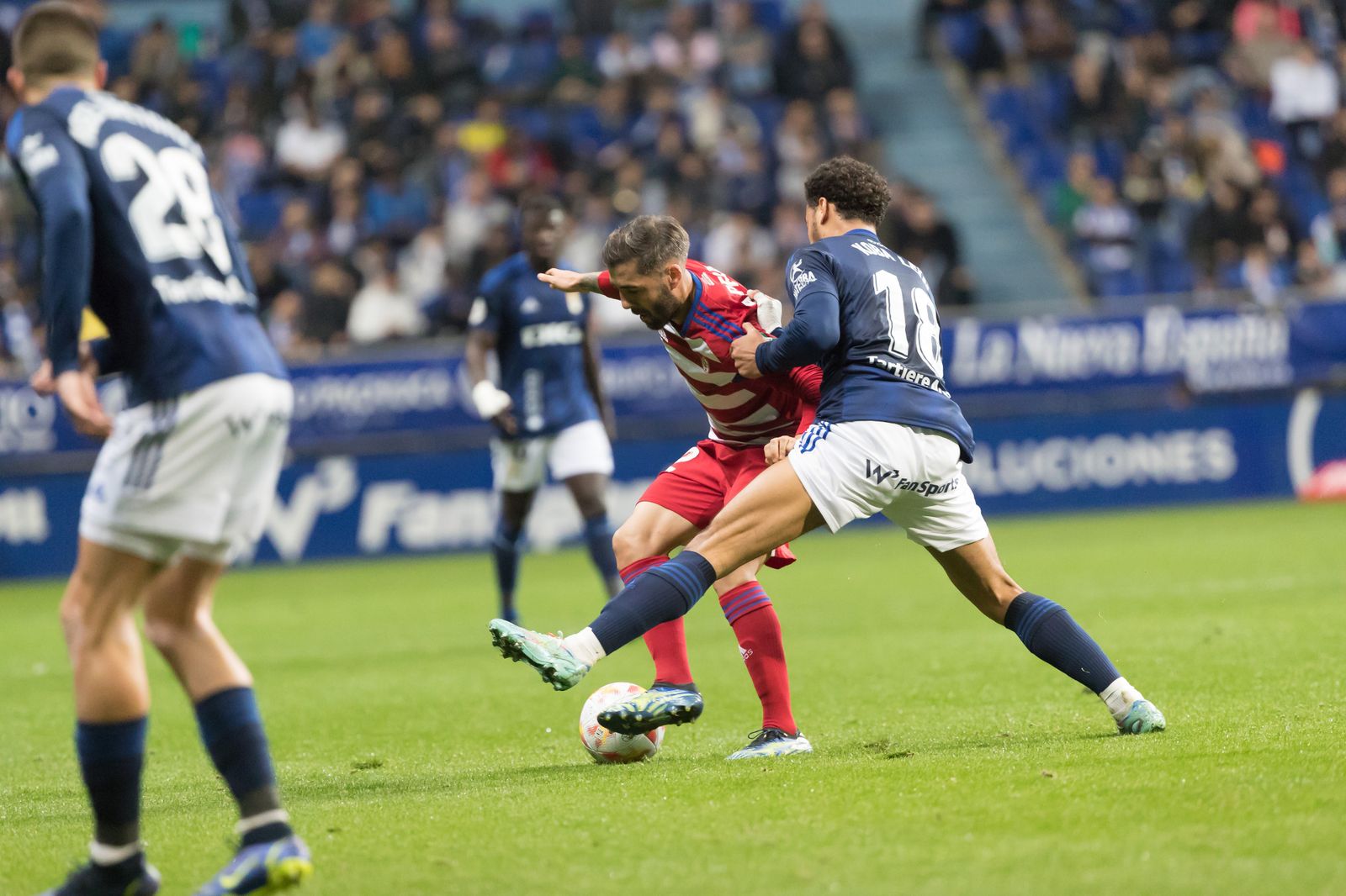 Perea cuajó un horroroso partido en Oviedo.