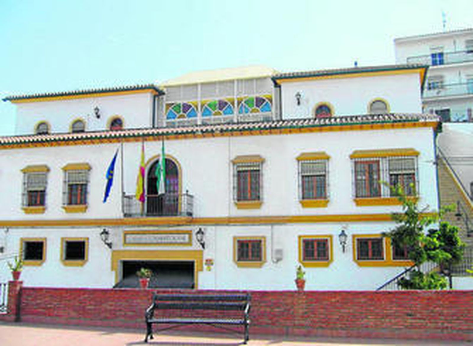 Fachada del Ayuntamiento de Benamocarra.