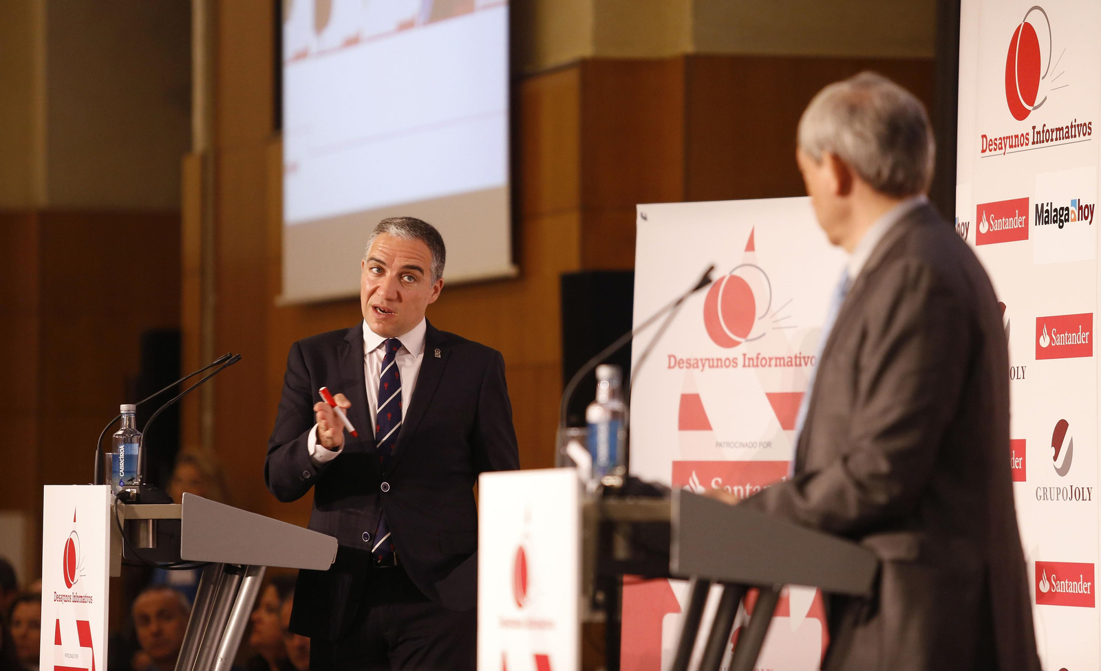 Las imágenes del foro joly con Elías Bendodo