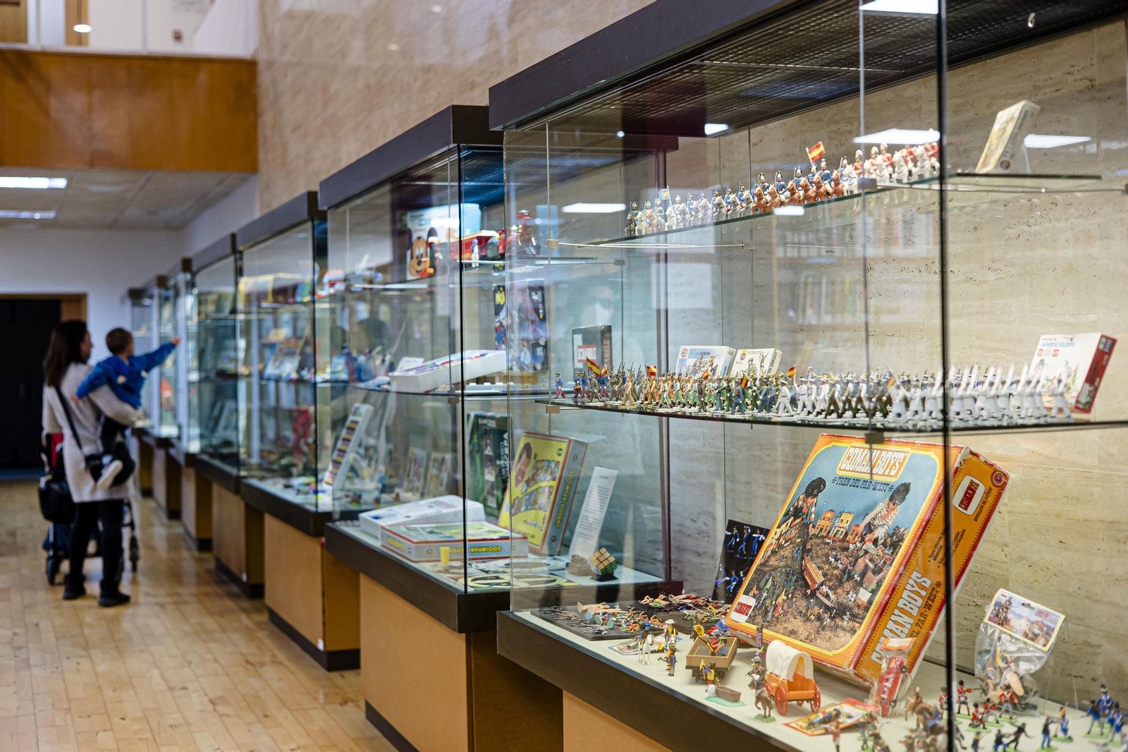 Imágenes de la exposición ‘Cuéntame cómo jugábamos’