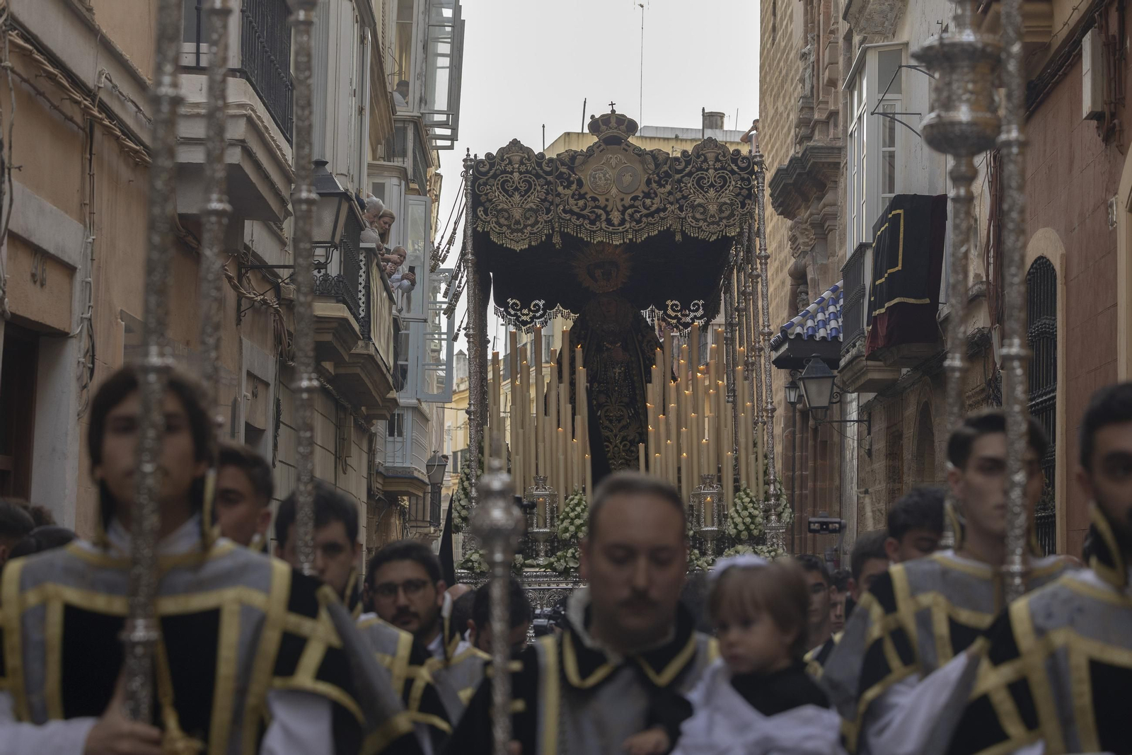 Imágenes de la procesión de la Virgen de los Dolores de Servitas en Cádiz