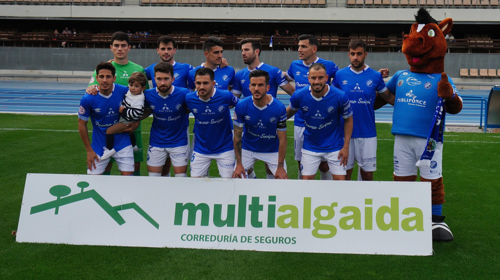 Imágenes del partido entre el Xerez DFC y el Vélez CF (0-0)