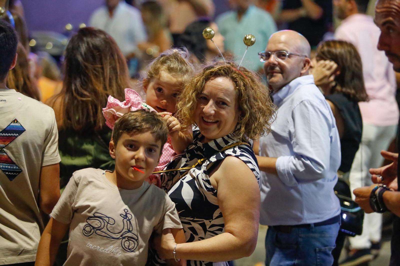 Búscate en las fotos de la cabalgata de la Feria de La Línea