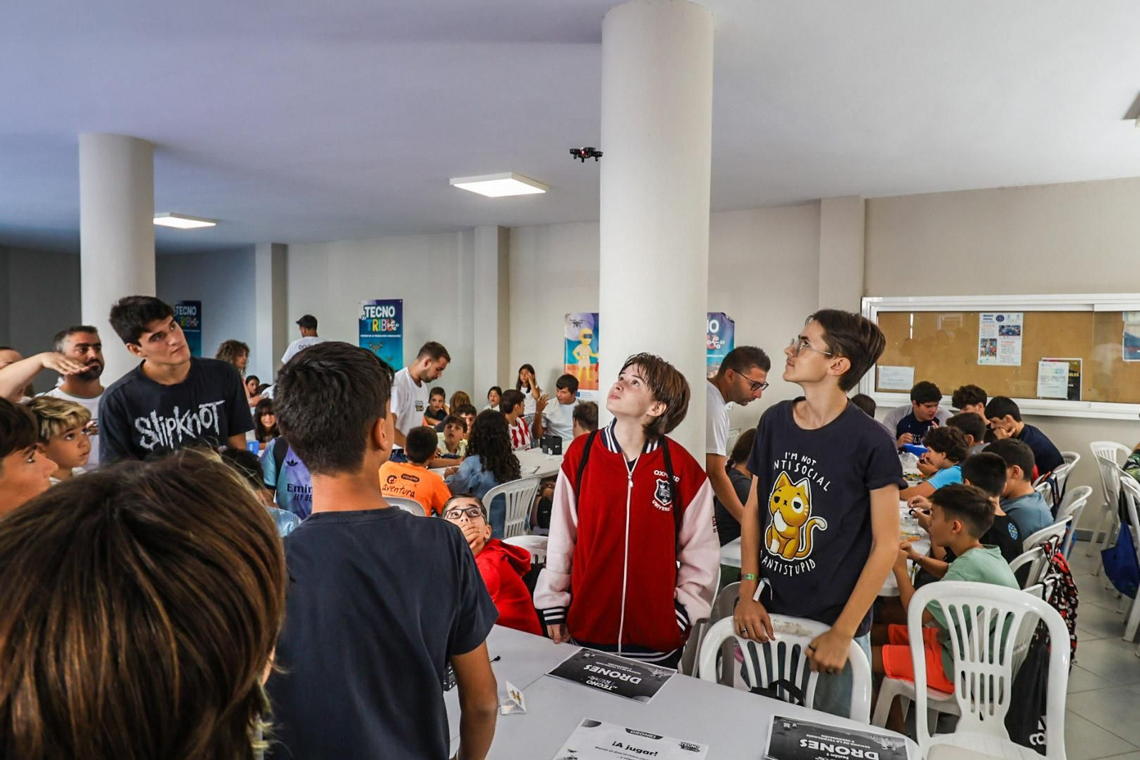 Imágenes del primer campamento Tecnotribu, en el Polideportivo Municipal Diego Lobato