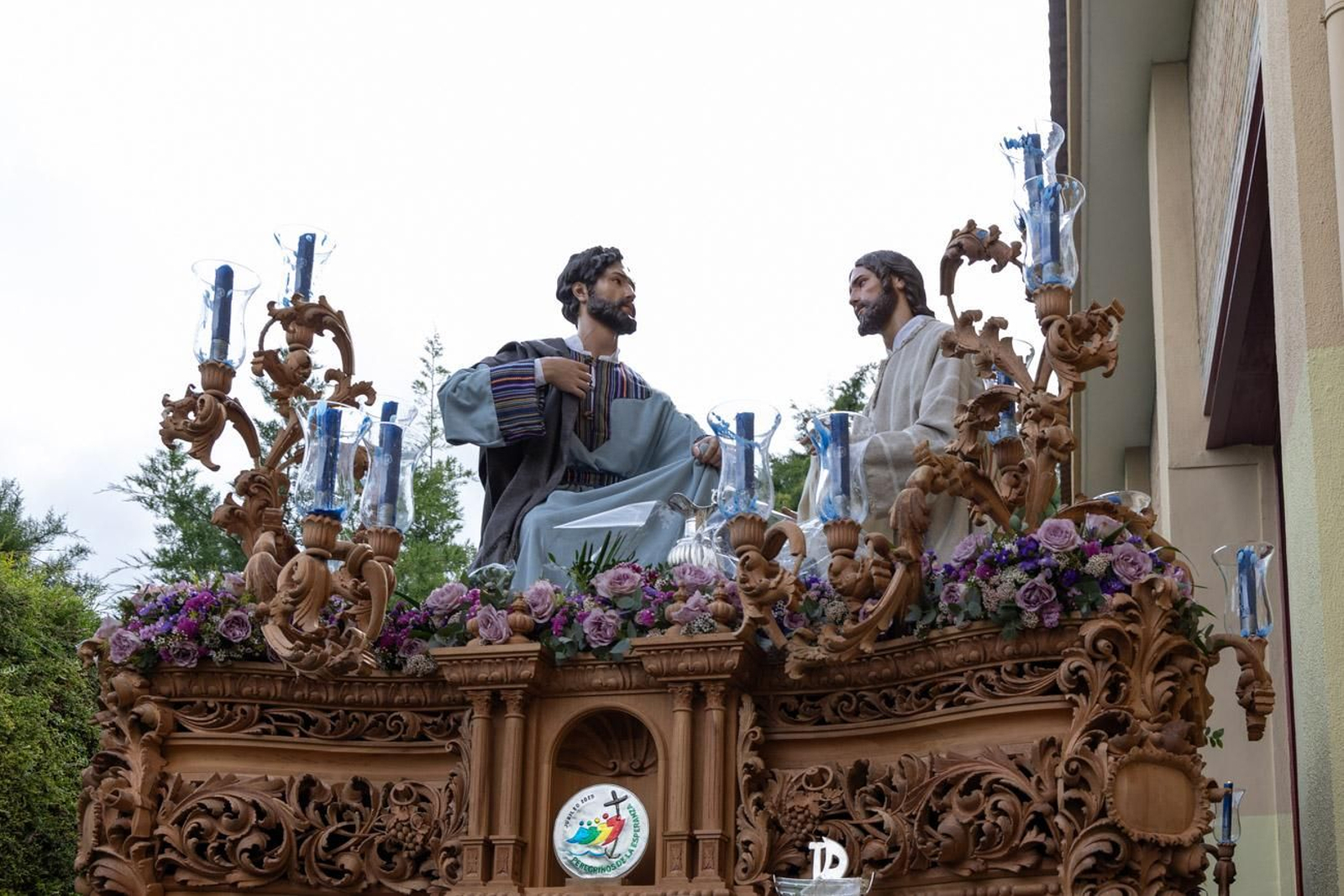 La temida lluvia impide el desarrollo normal de este Martes Santo