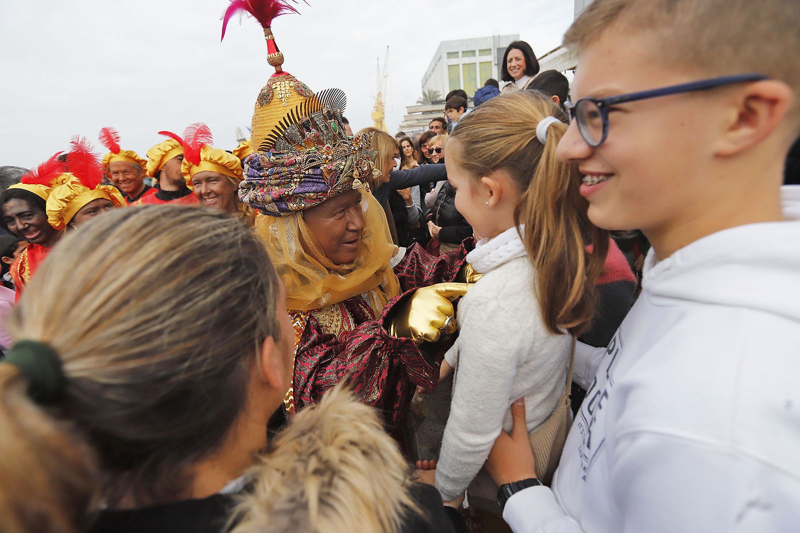 Imágenes de la mágica llegada de los Reyes Magos y la Estrella de la Ilusión a Huelva en barco