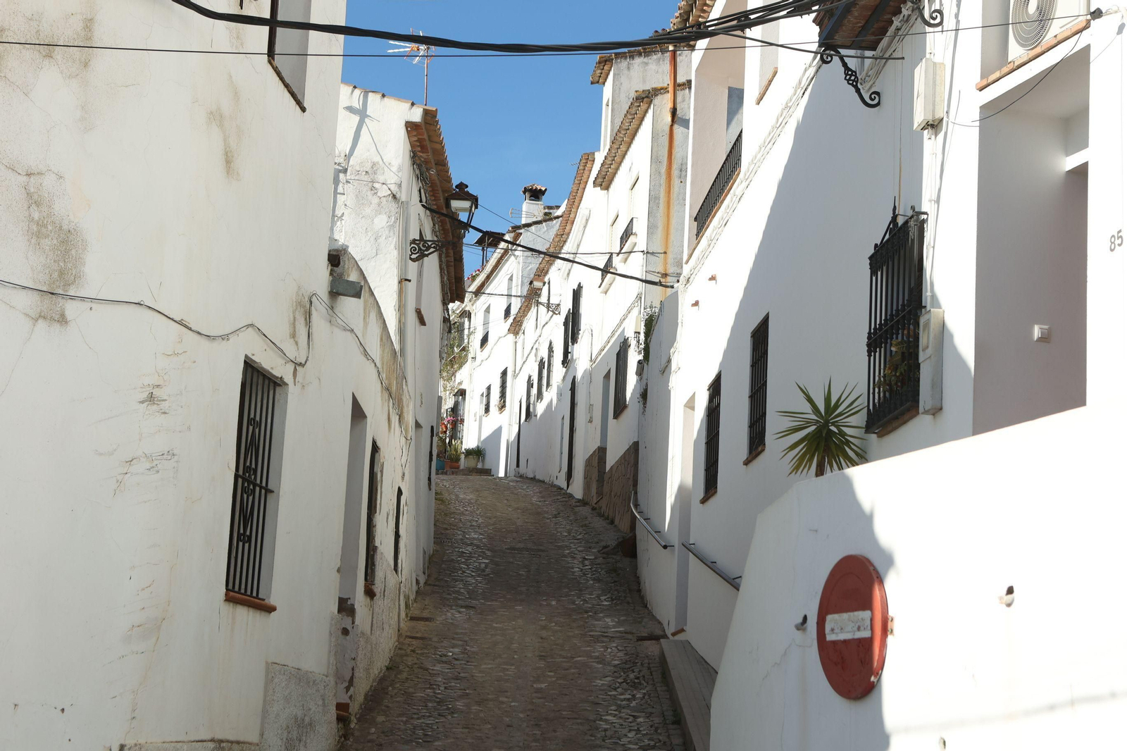 Una calle de Jimena de la Frontera Una calle de Jimena de la Frontera