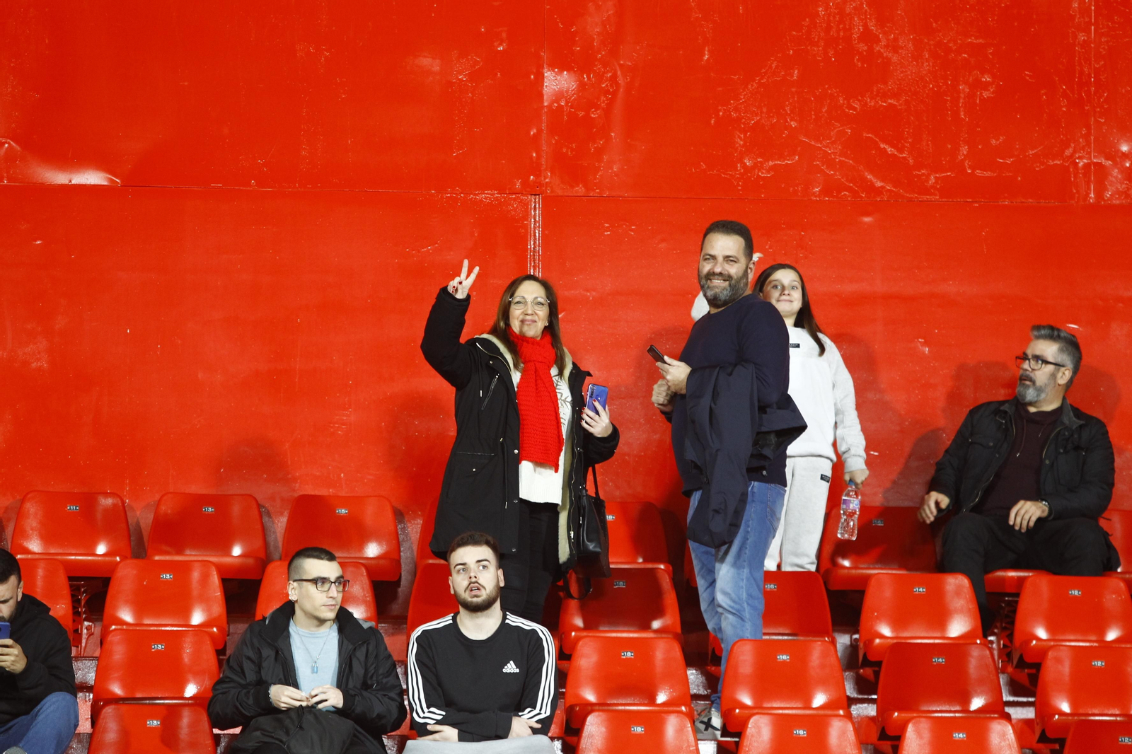 Imágenes del partido homenaje al 'eterno' capitán de la U.D. Almería, José Ortiz