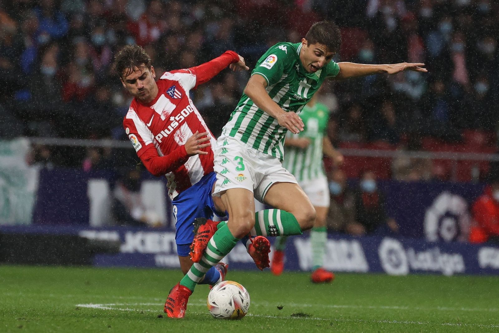 Griezmann, ante el Betis.