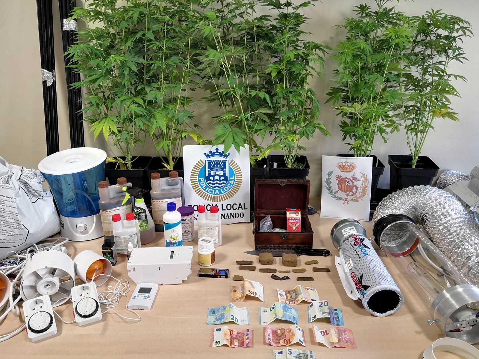 Material incautado en la operación policial.