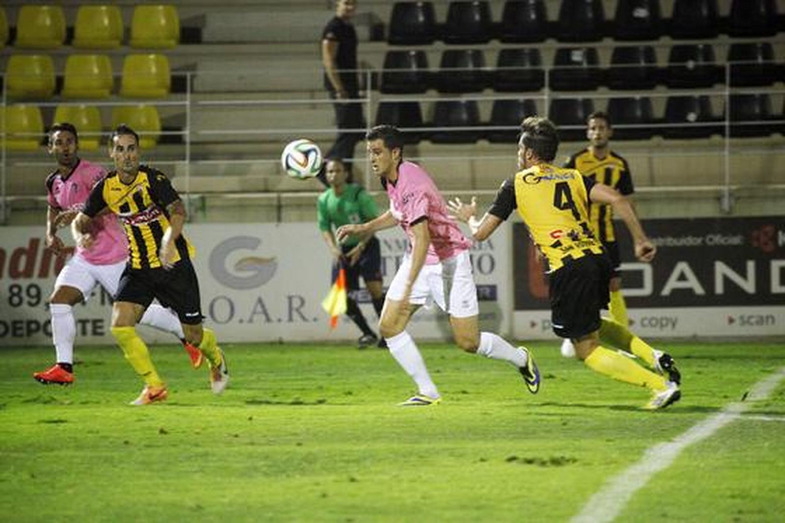 El Cádiz elimina al San Roque de Lepe (0-3) en la Copa del Rey con una imagen muy convincente

Foto: Dani Gomez