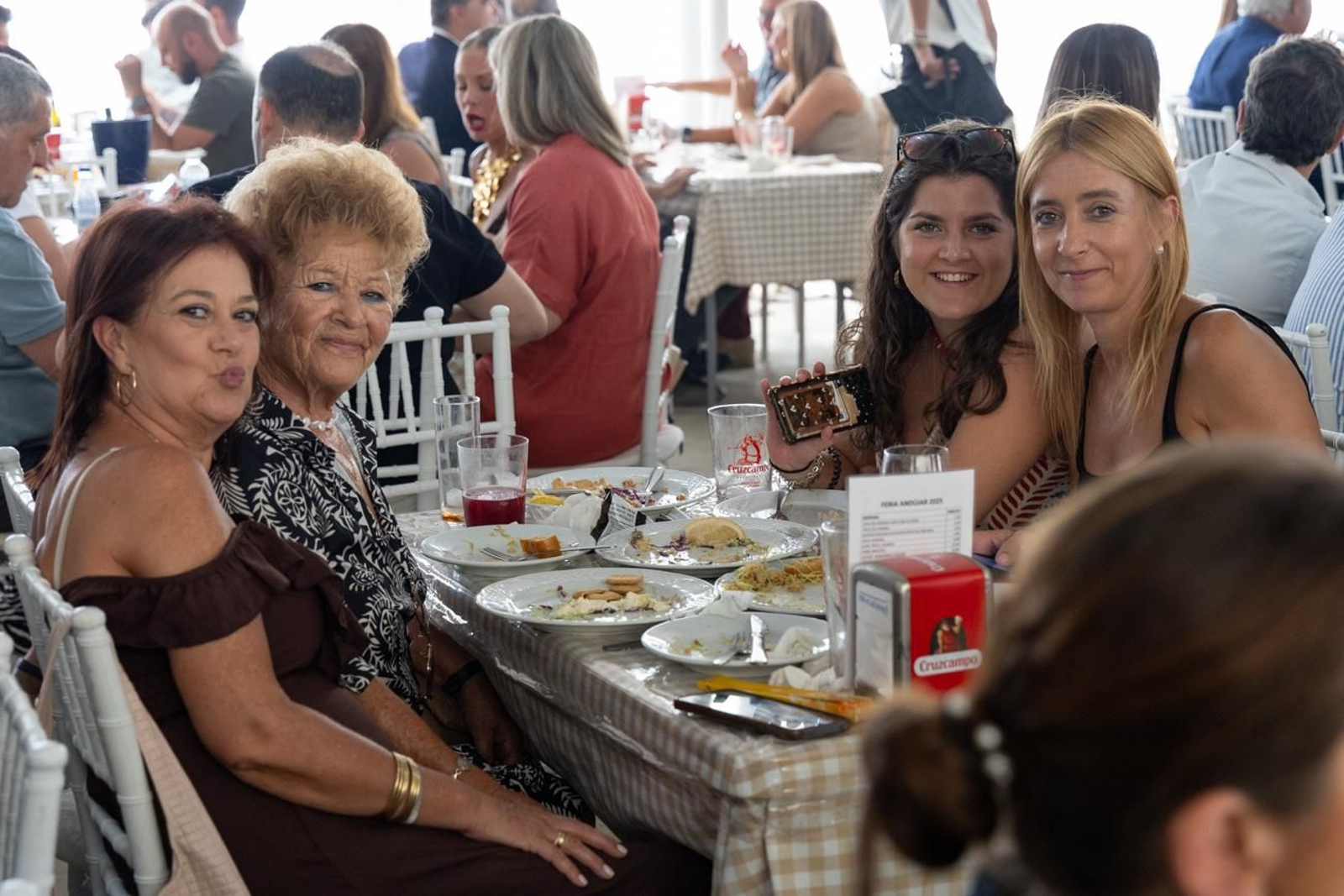 Música, risas y buen ambiente en la Feria de Andújar en su jornada de día