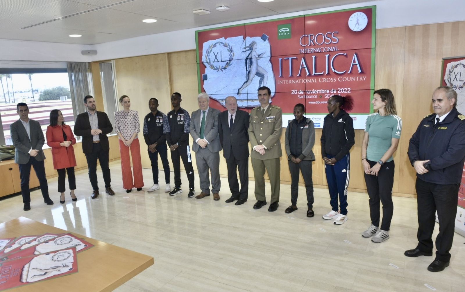 Recepción a algunos de los atletas principales del Cross de Itálica.