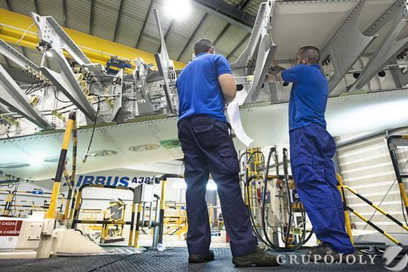 Las distintas fases en la cadena de montaje del HTP y la Belly Fairing del A380 de Airbus, paso a paso.  Foto: Julio Gonzalez